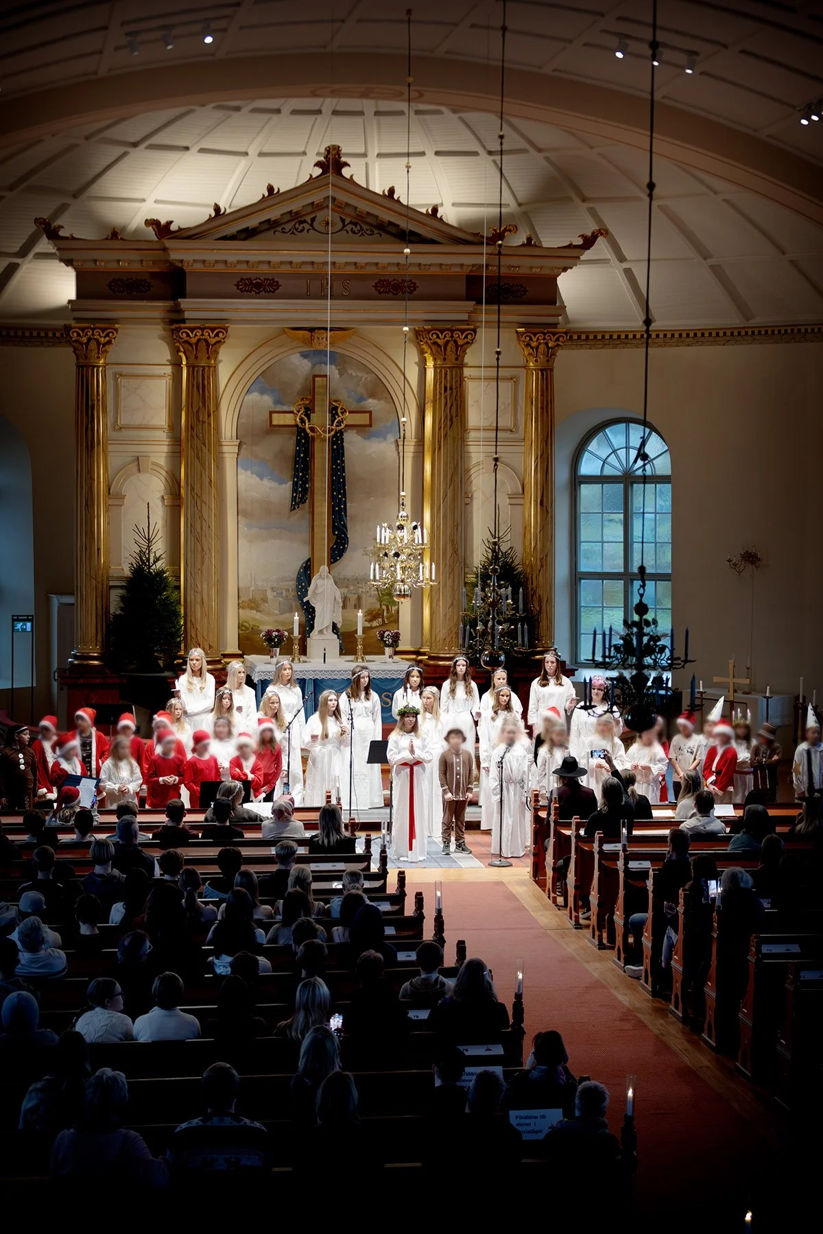 blogg-241213luciavarokyrka11.jpg