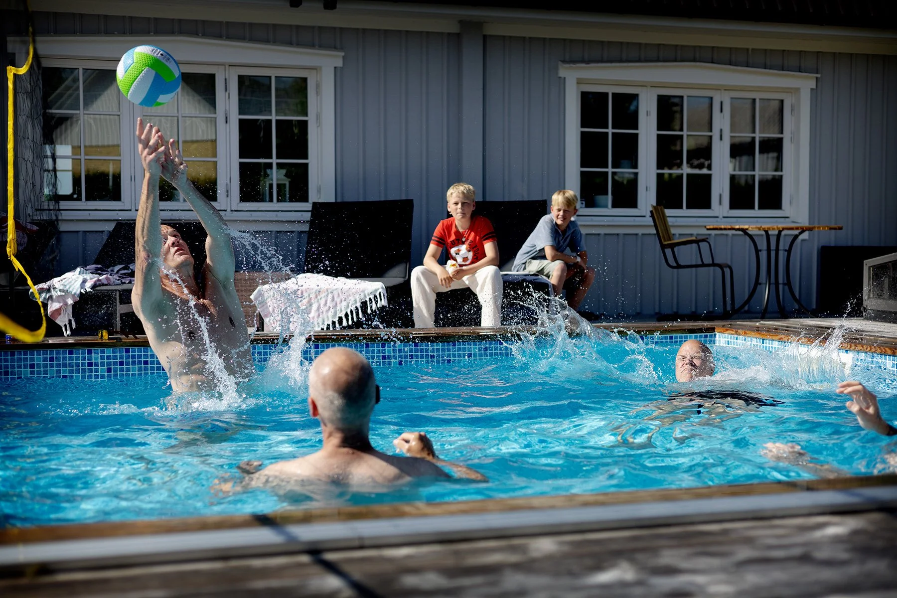 blogg-250621poolpartyhospar9.jpg