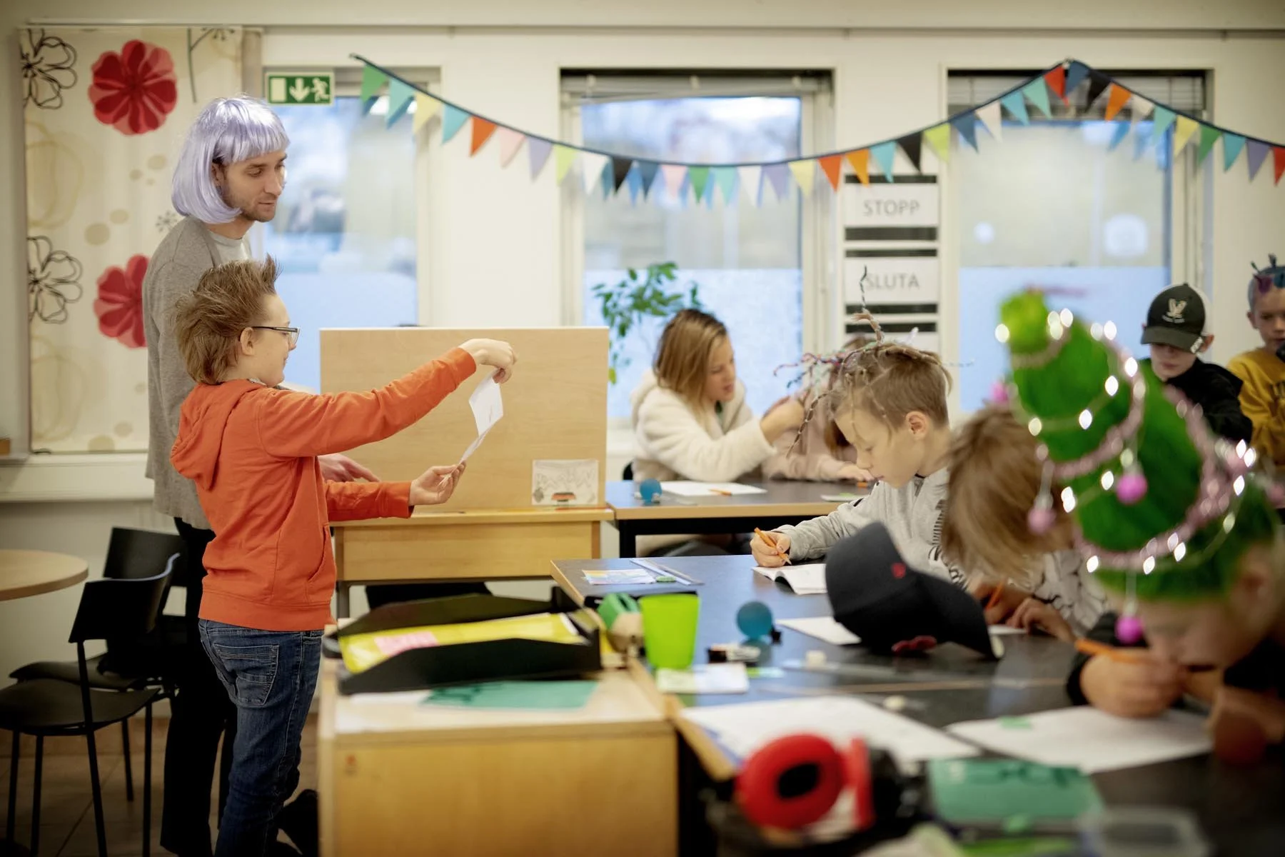 201023crazyhairdayskolan9988.jpg