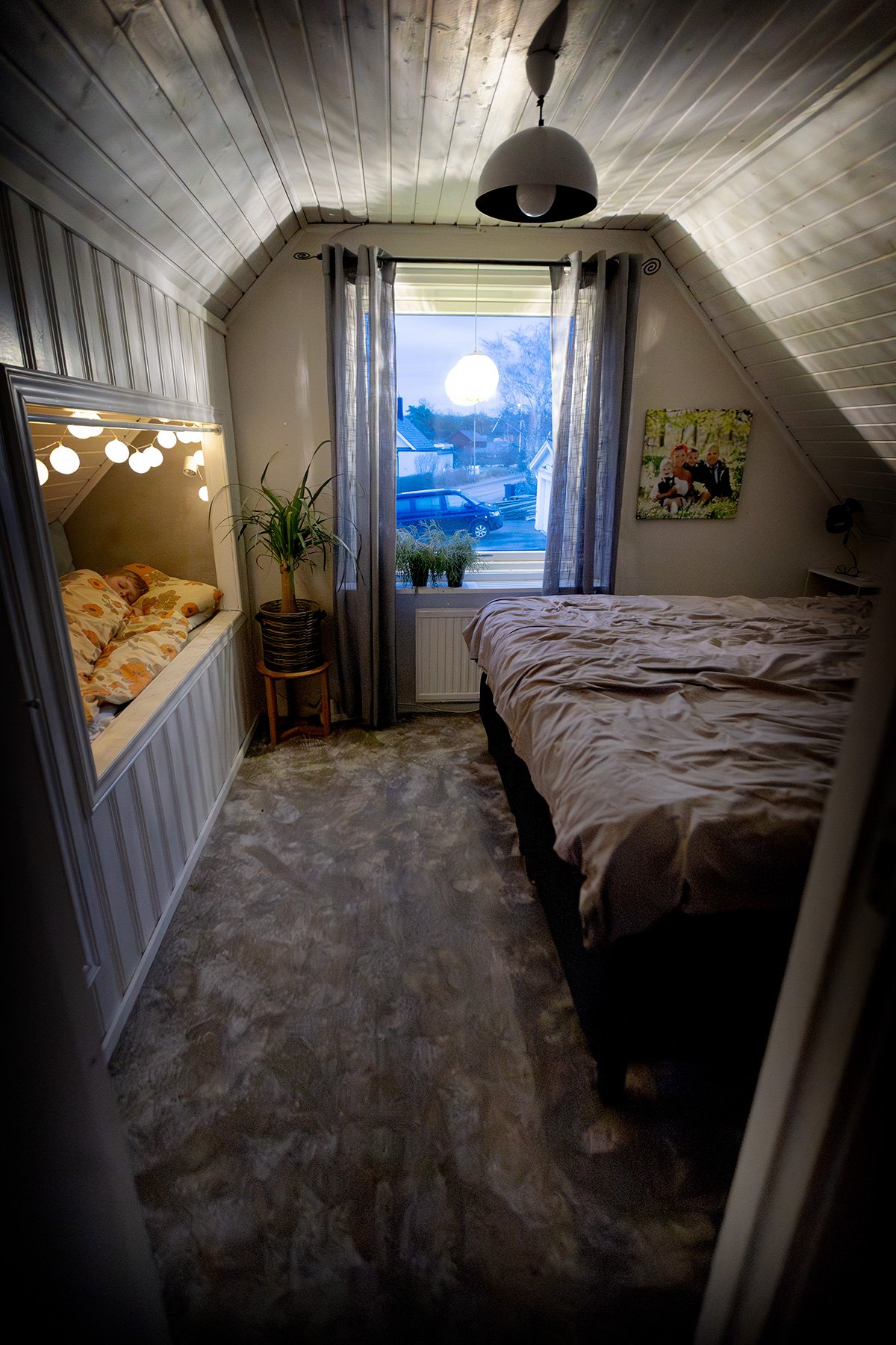 Feberunge i närasäng