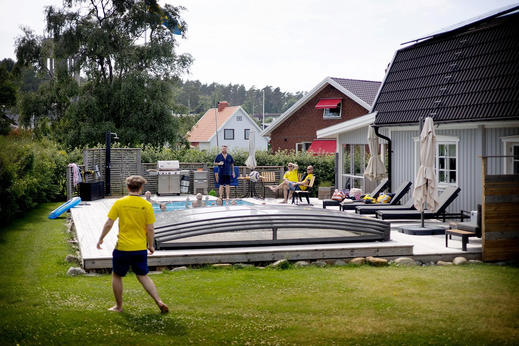 blogg-260620-poolparty-par-6.jpg