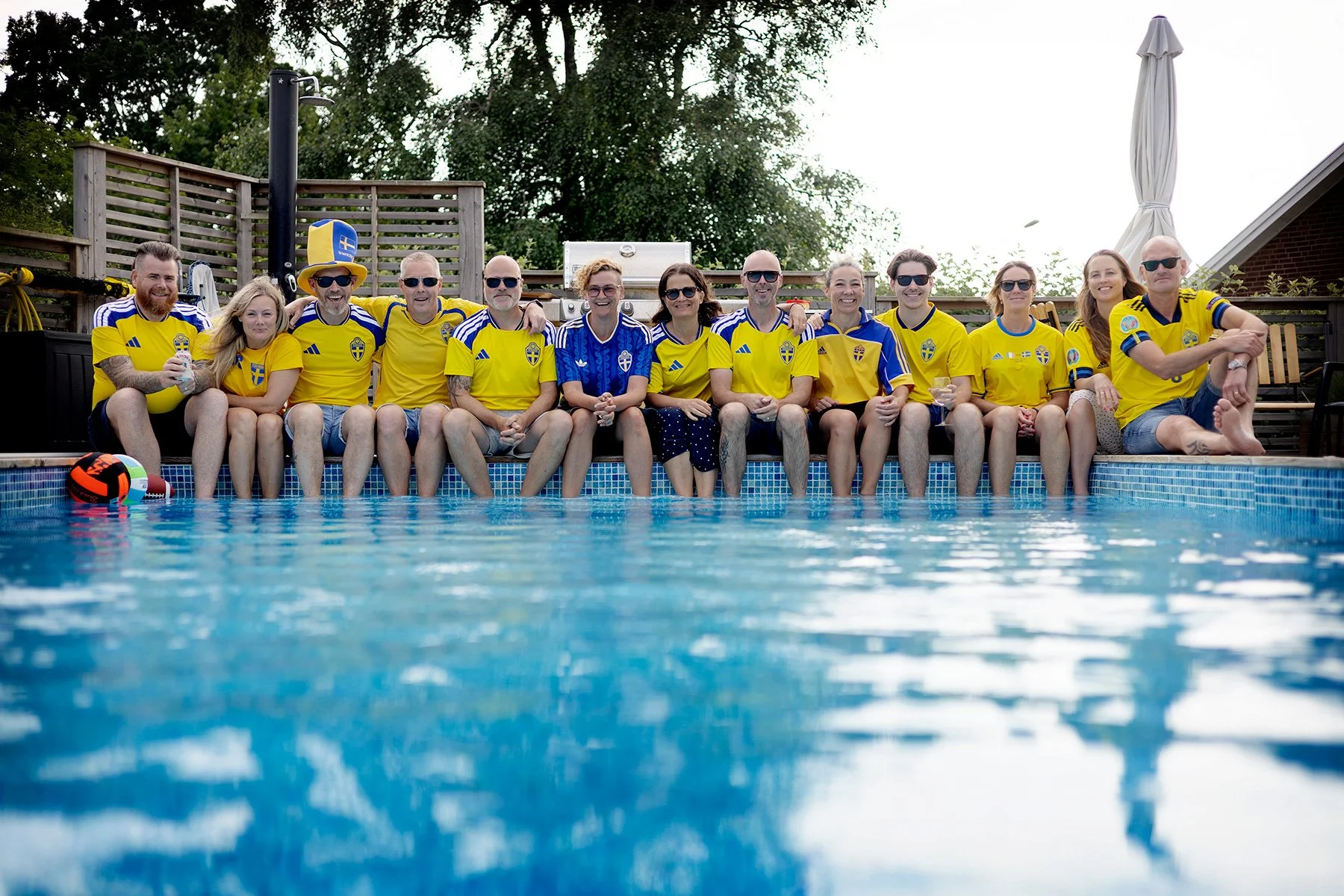 blogg-260620-poolparty-par-15.jpg