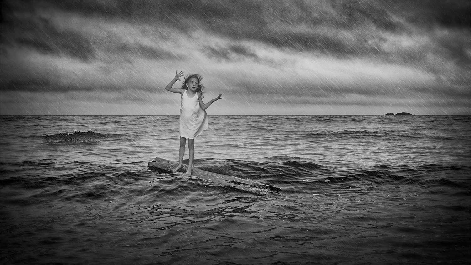 GwenSweptToSea_hr_s_l.jpg