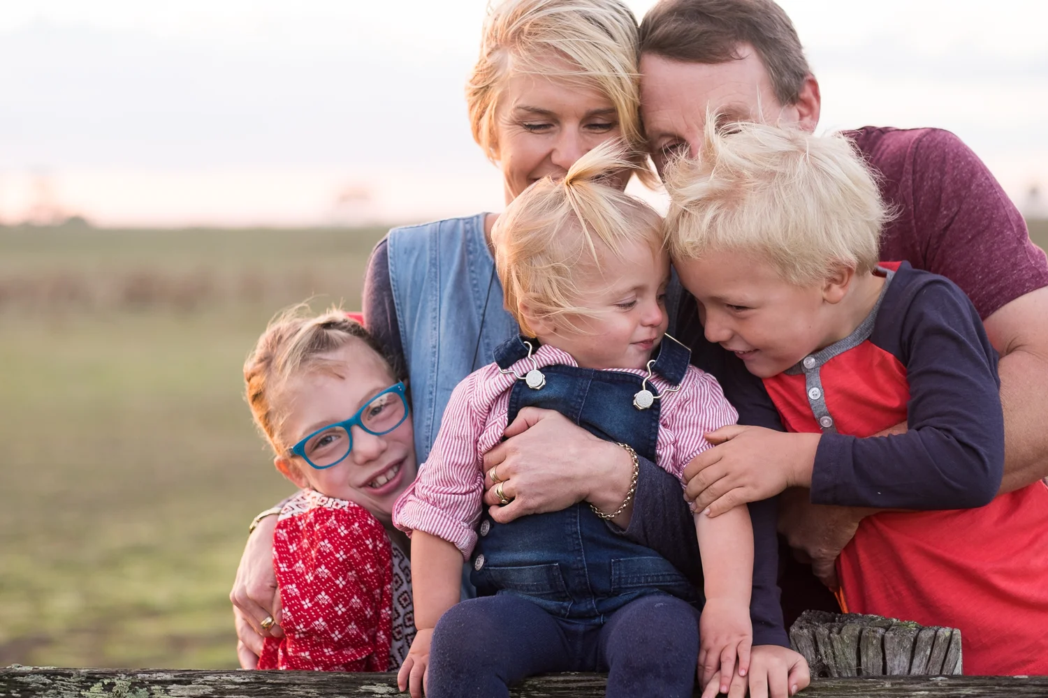 Stuart family : outdoor farm session