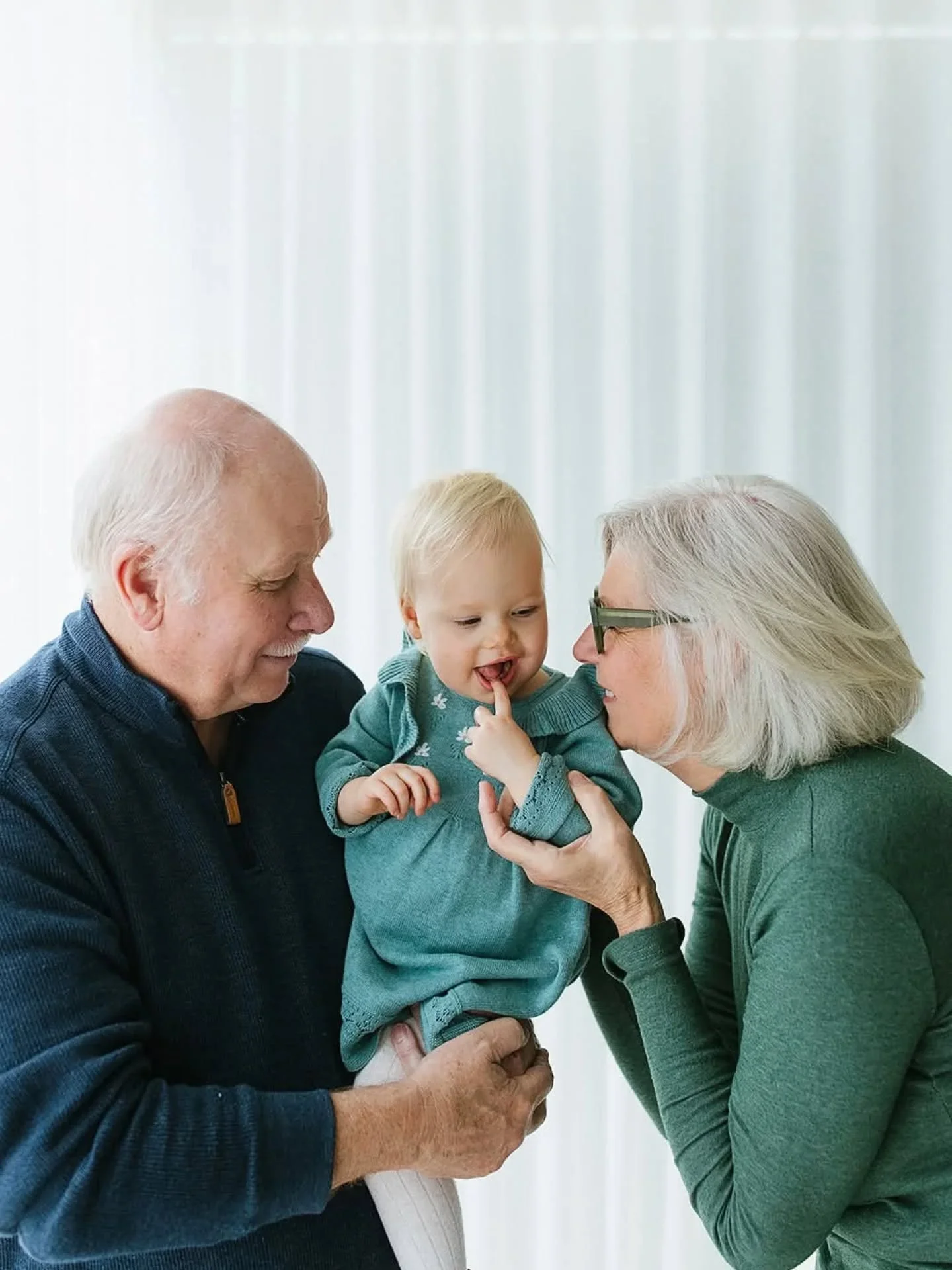 Generational shoots have kinda become my thing over the last few years and honestly, I love it. There&rsquo;s something so special and important about getting all the generations in the frame. 

My own parents live overseas, so I don&rsquo;t get this