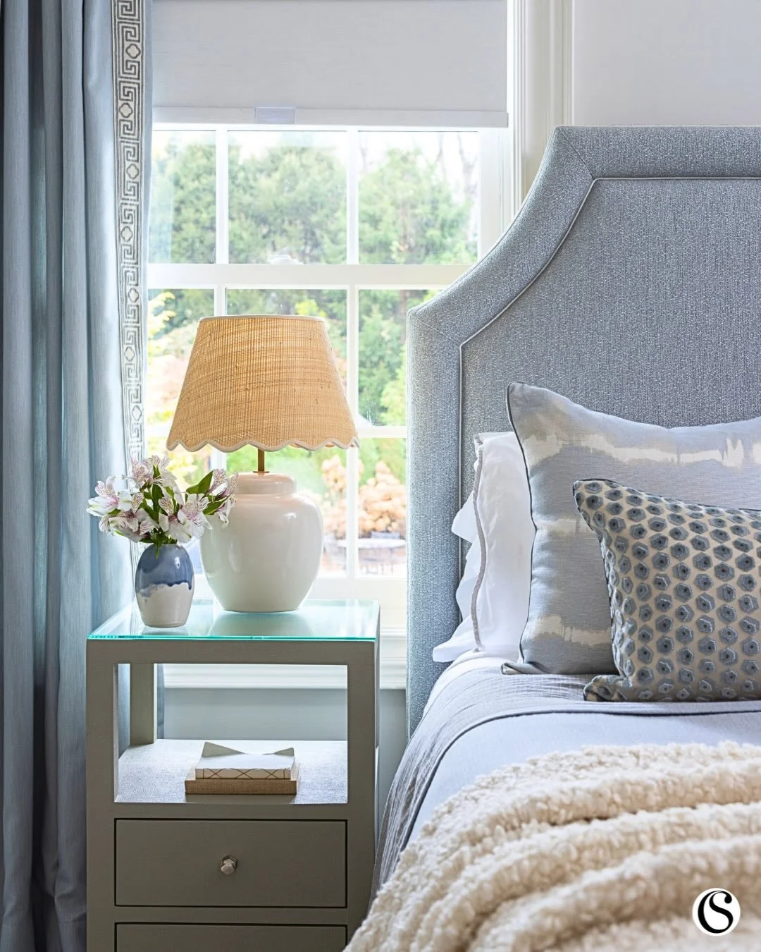 Sometimes, simplicity speaks volumes. ✨

Soft blues and grays, layered textures, a peek into the spa-like ensuite&mdash;this bedroom is all about quiet comfort and thoughtful details. From the Greek key trim on the drapery to the mix of patterns in t