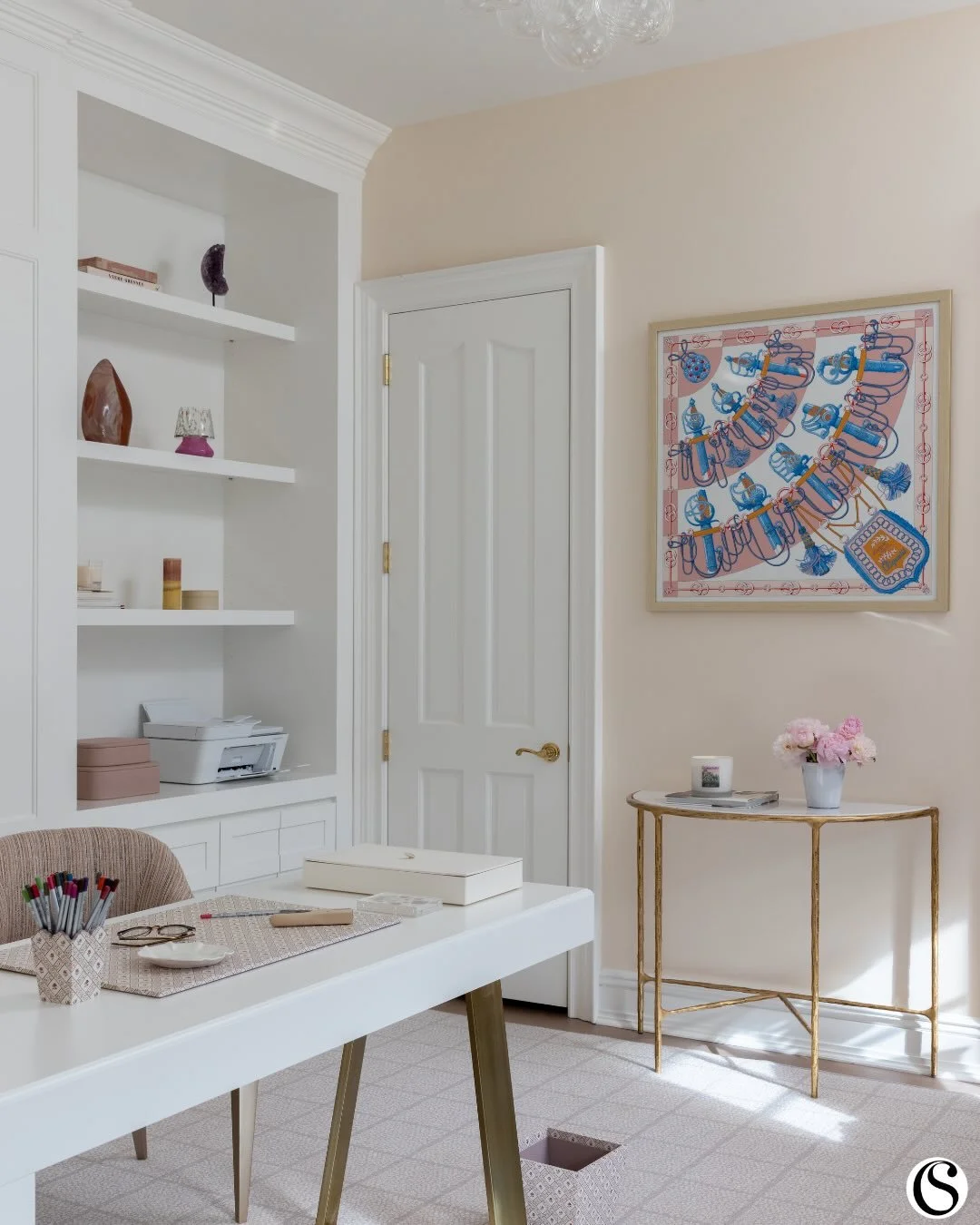 Art doesn&rsquo;t always come from a gallery. ✨

Sometimes, the most meaningful pieces are the ones with a story&mdash;like a cherished scarf or a fabric that speaks to you. Framed and beautifully displayed, they become more than just textiles. They 