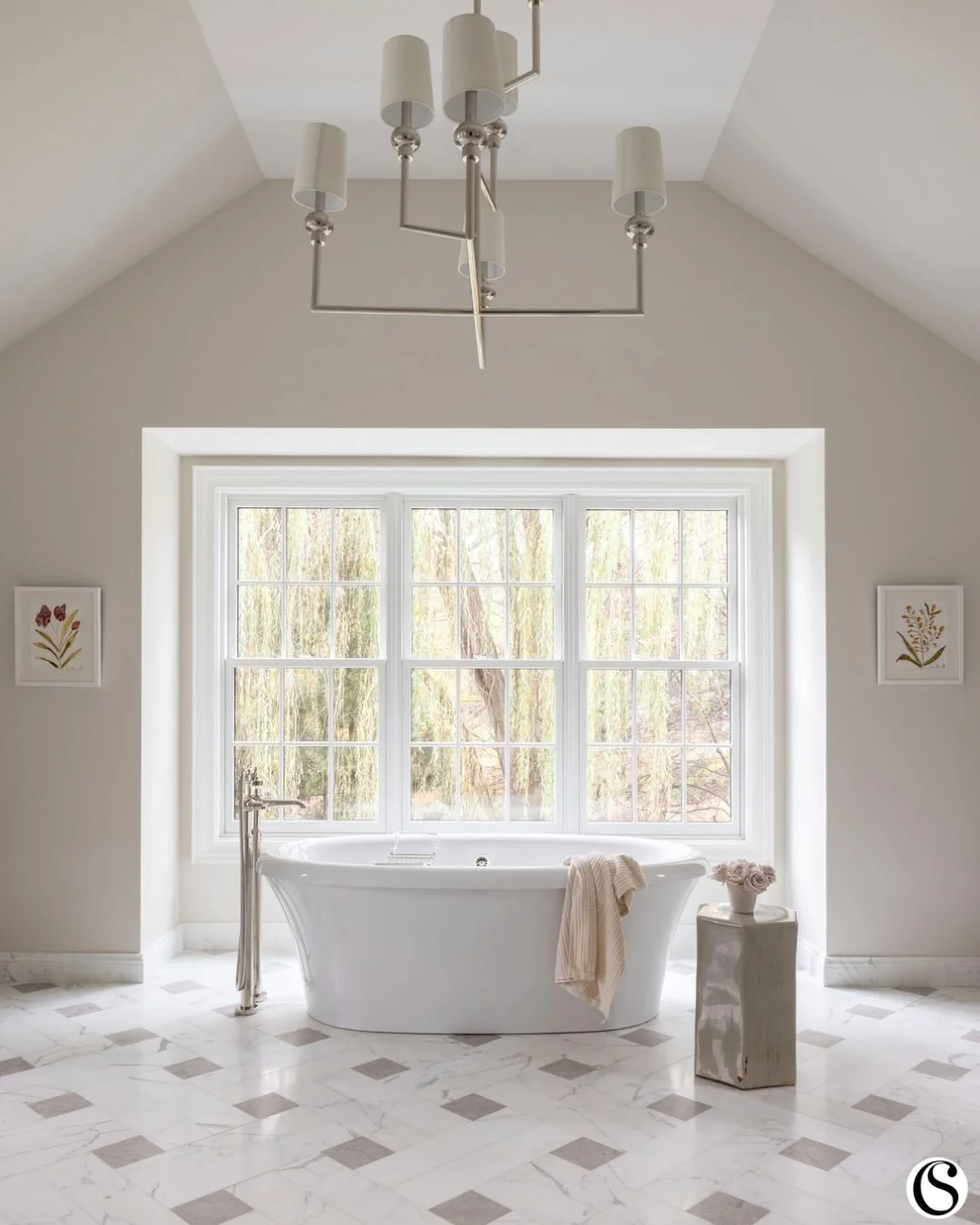 Picture yourself at the end of a long day&mdash;sinking into that tub, watching the light filter through the trees, leaving everything else at the door. ✨

That&rsquo;s what this primary bathroom was designed to do. Warm neutrals meet crisp whites, d