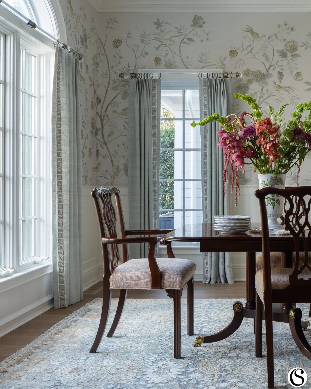When the bones are beautiful, you build around them. ✨

This dining room had great architecture &mdash; those arched windows, the proportions, the light. But the heavy damask wallpaper and bold paint were working against it.

The vision? Let the room