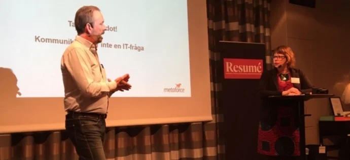 Åsa Wallin, redaktör för Fond & Bank, var seminariets moderator. Här i samtal med Björn Junge från Metaforce.