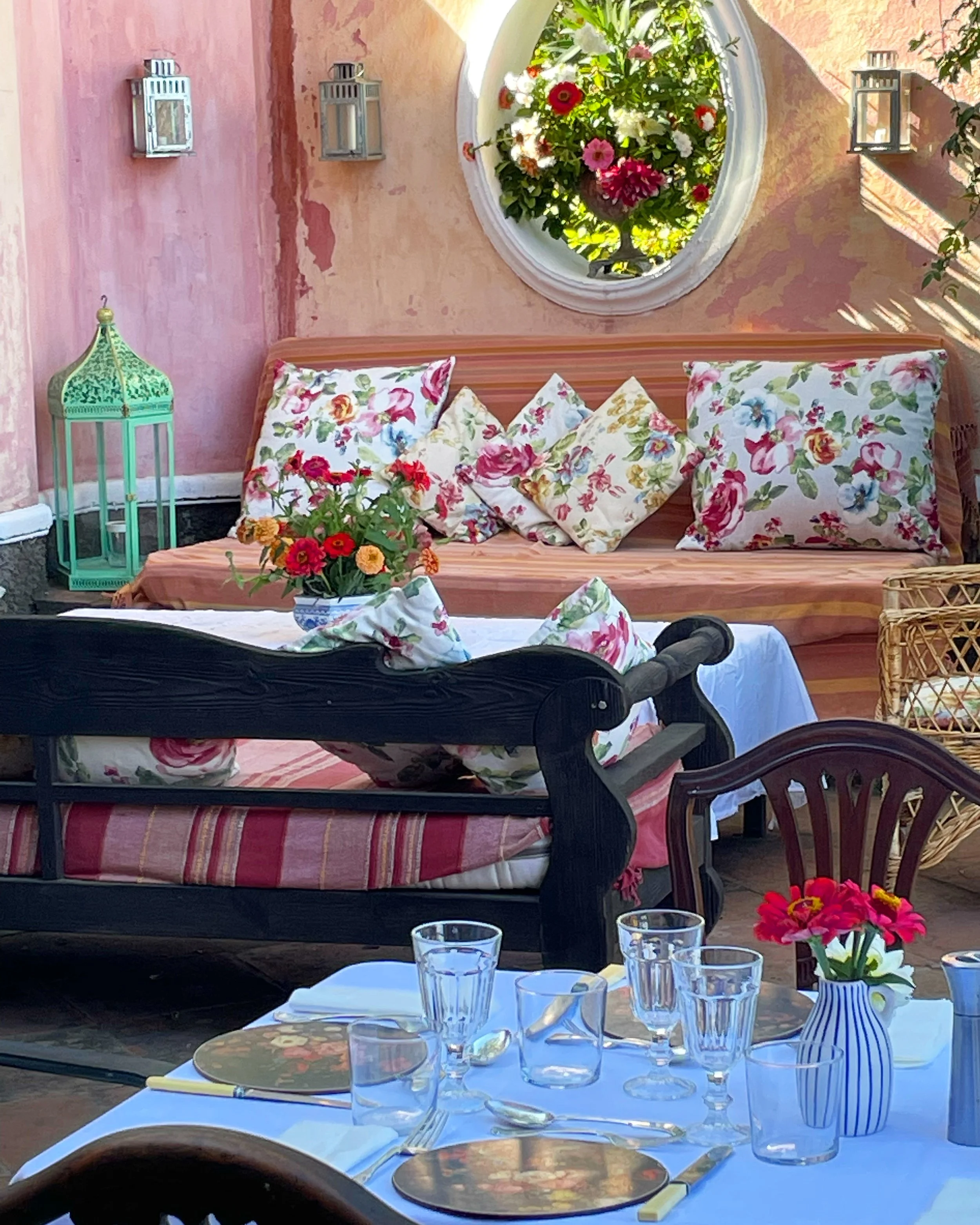 Luch in courtyard.JPG