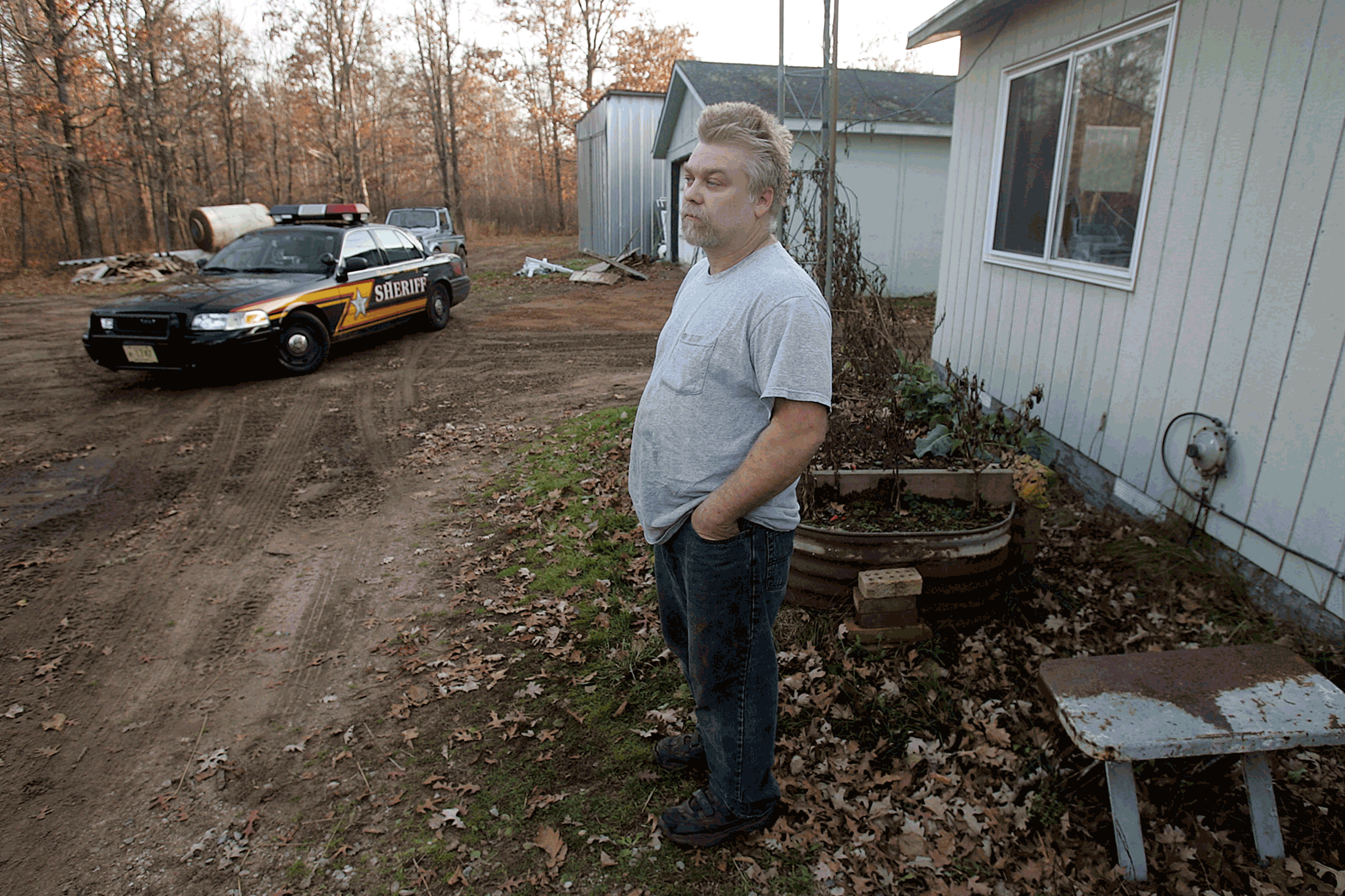 Steven Avery on his parents’ cabin property in November 2015, days before his arrest charged with murder for the murder of Teresa Halbach (picture © Milwaukee Journal Sentinel, Wisconsin).