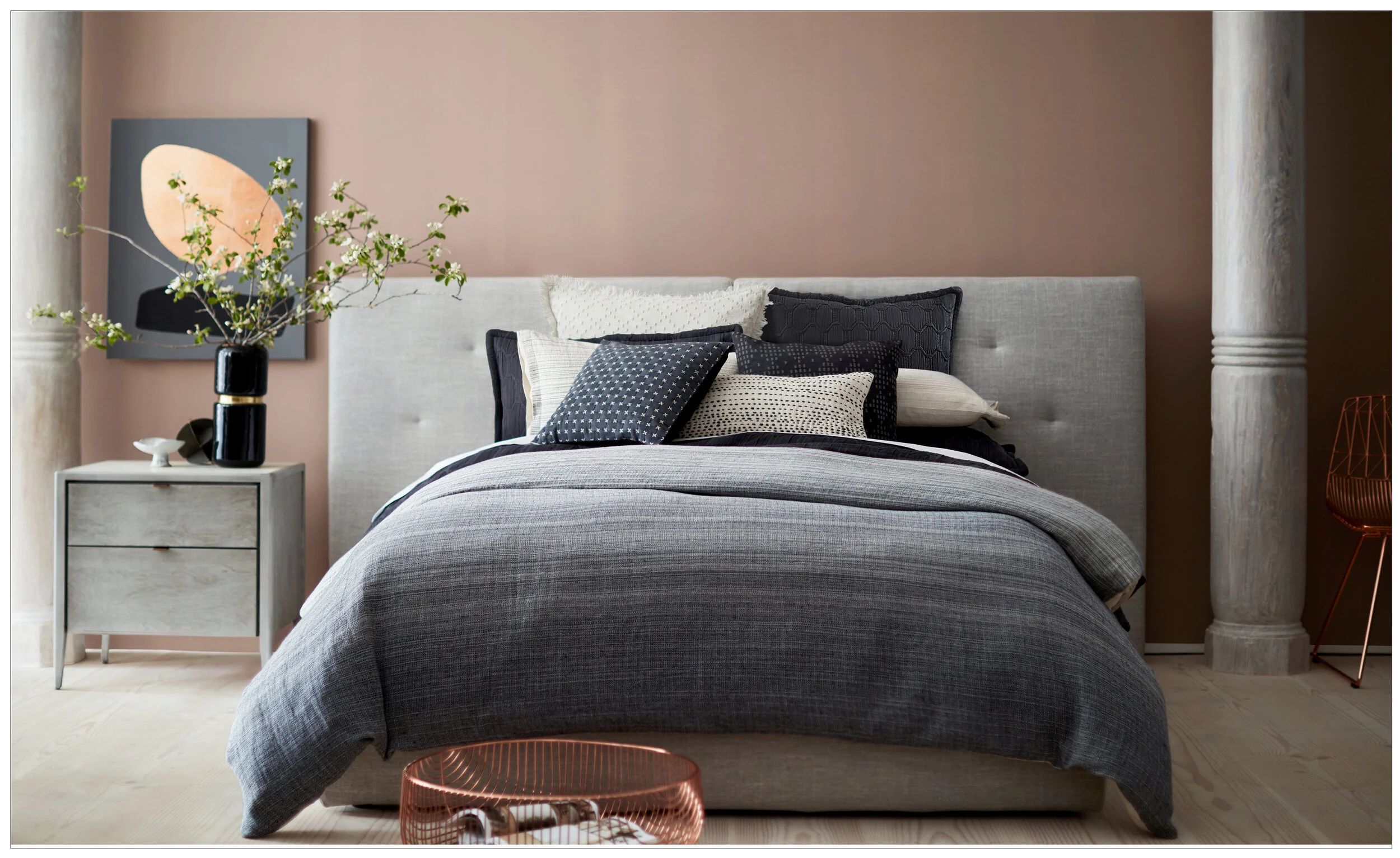   PHOTOS BY  Debi Treloar  STYLING BY  Hilary Robertson 