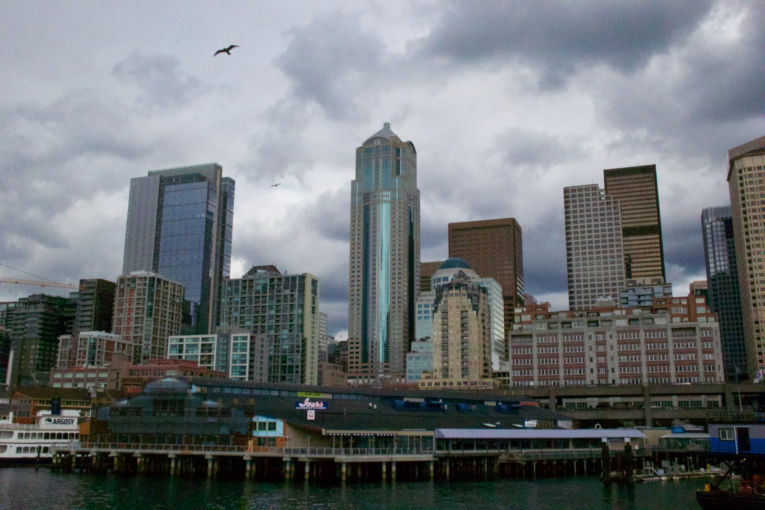 SeattledowntownwaterfrontIvars.jpg
