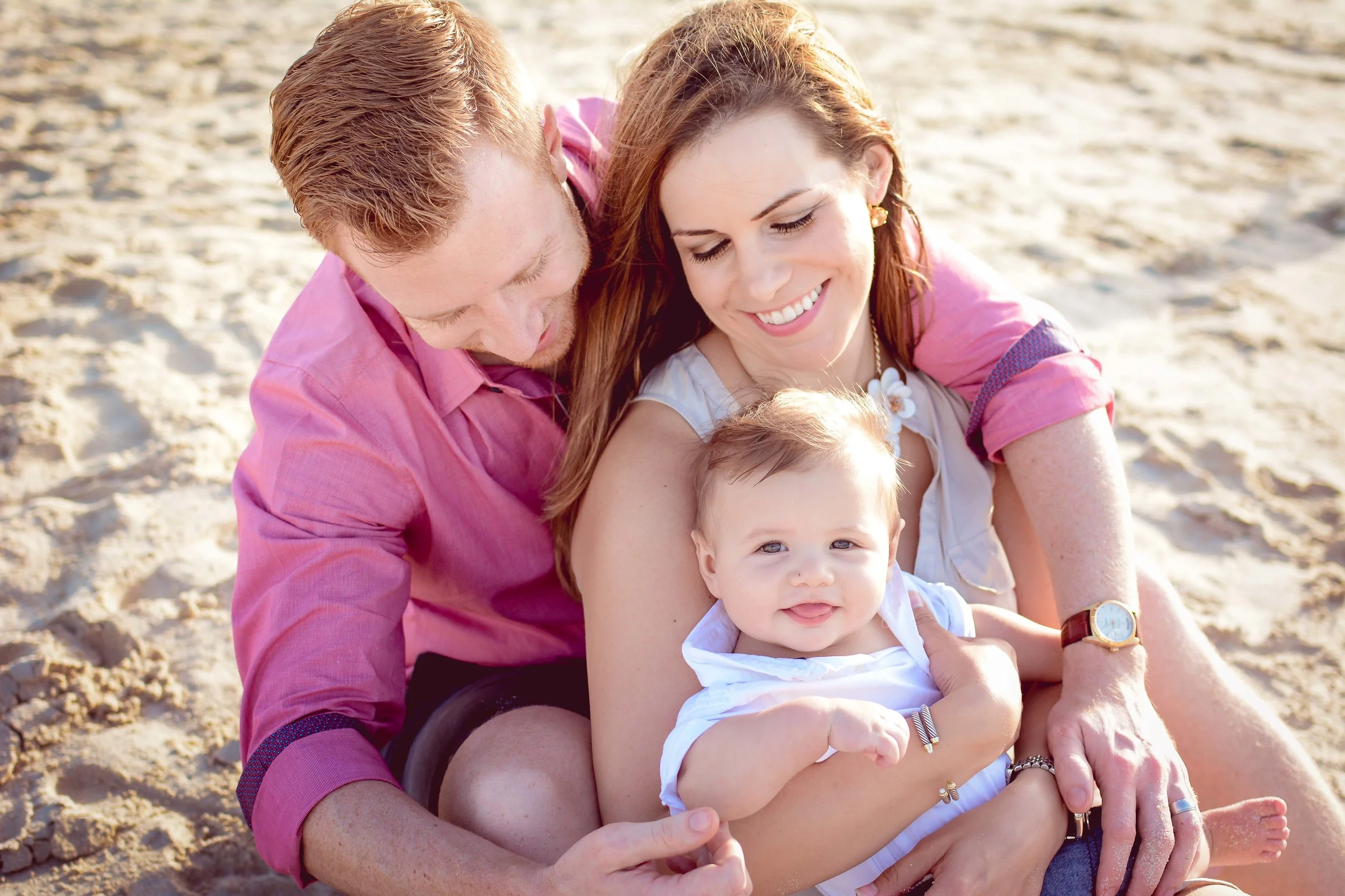 Lana Photographs Family Photographer Dubai Top Family Photographers family hugging at the beach