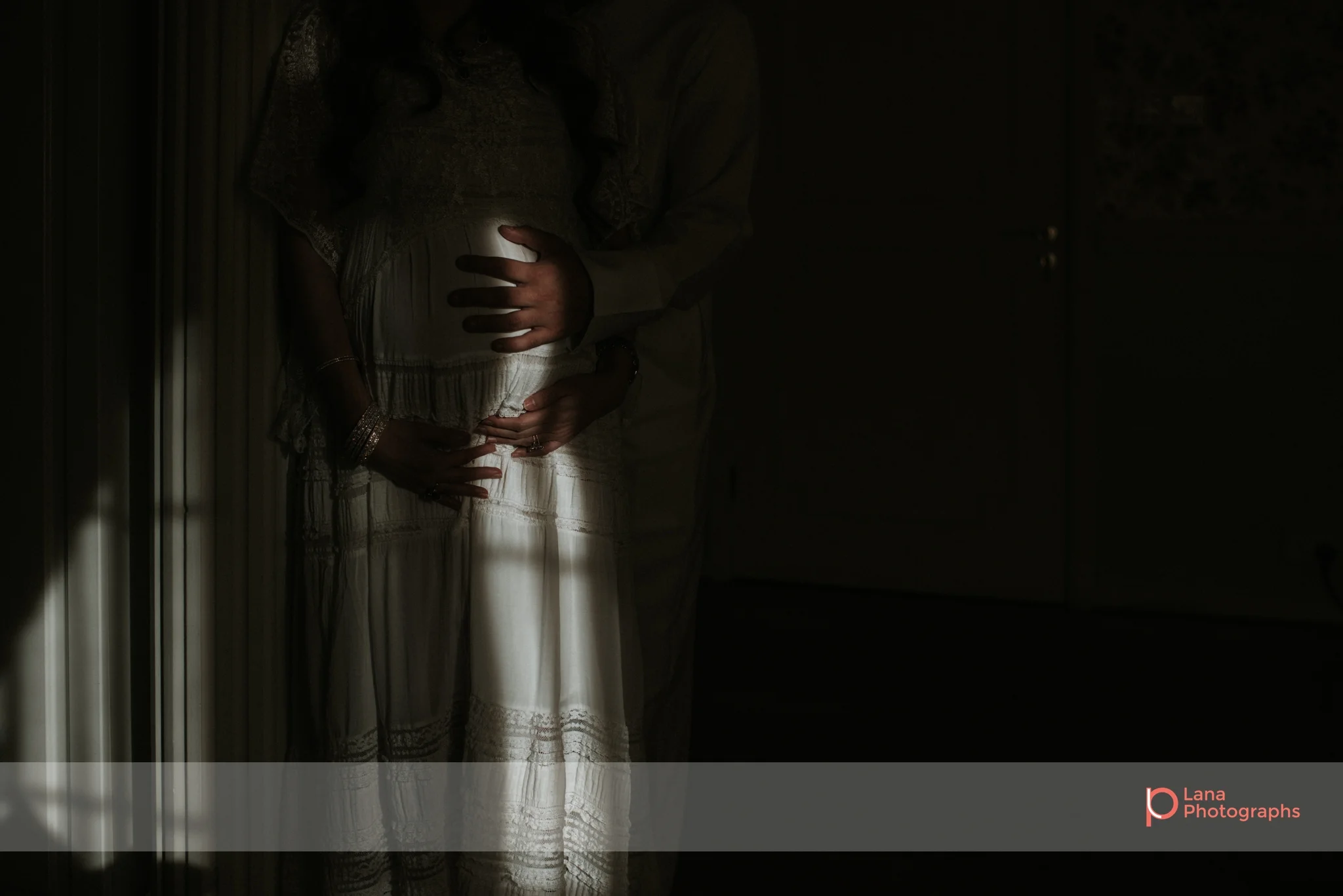 Lana Photographs Family Photographer Dubai Top Family Photographers couple expecting their baby