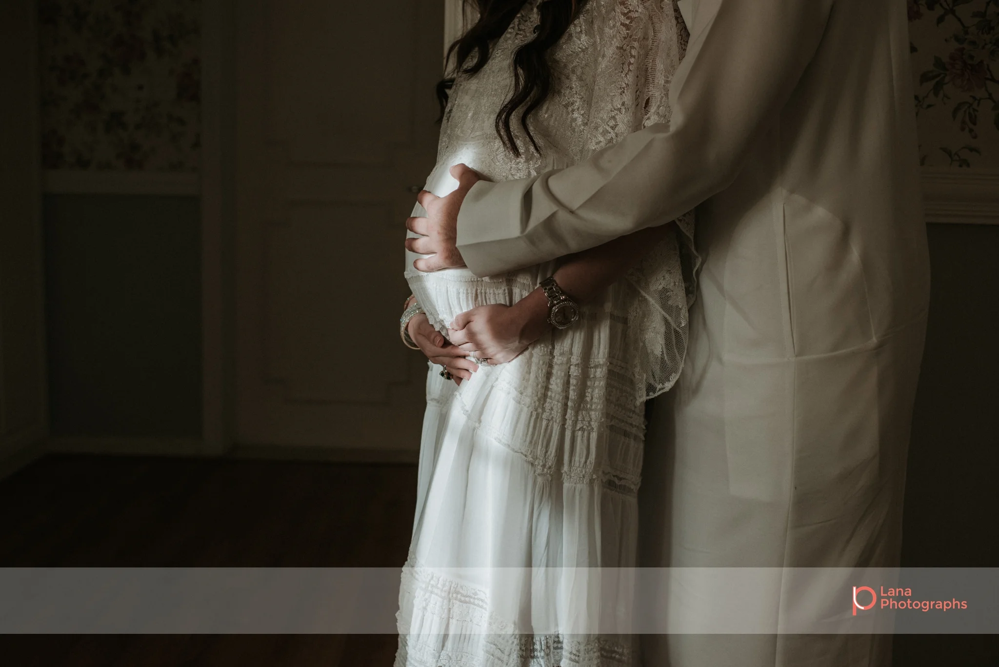 Lana Photographs Family Photographer Dubai Top Family Photographers portrait of expecting couple