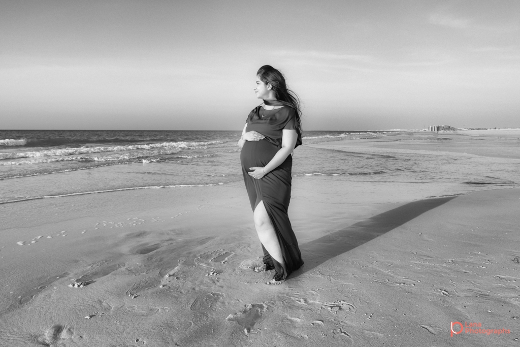 Lana-Photographs-Dubai-Maternity-and-Newborn-Photographer-Bhavna-03.jpg