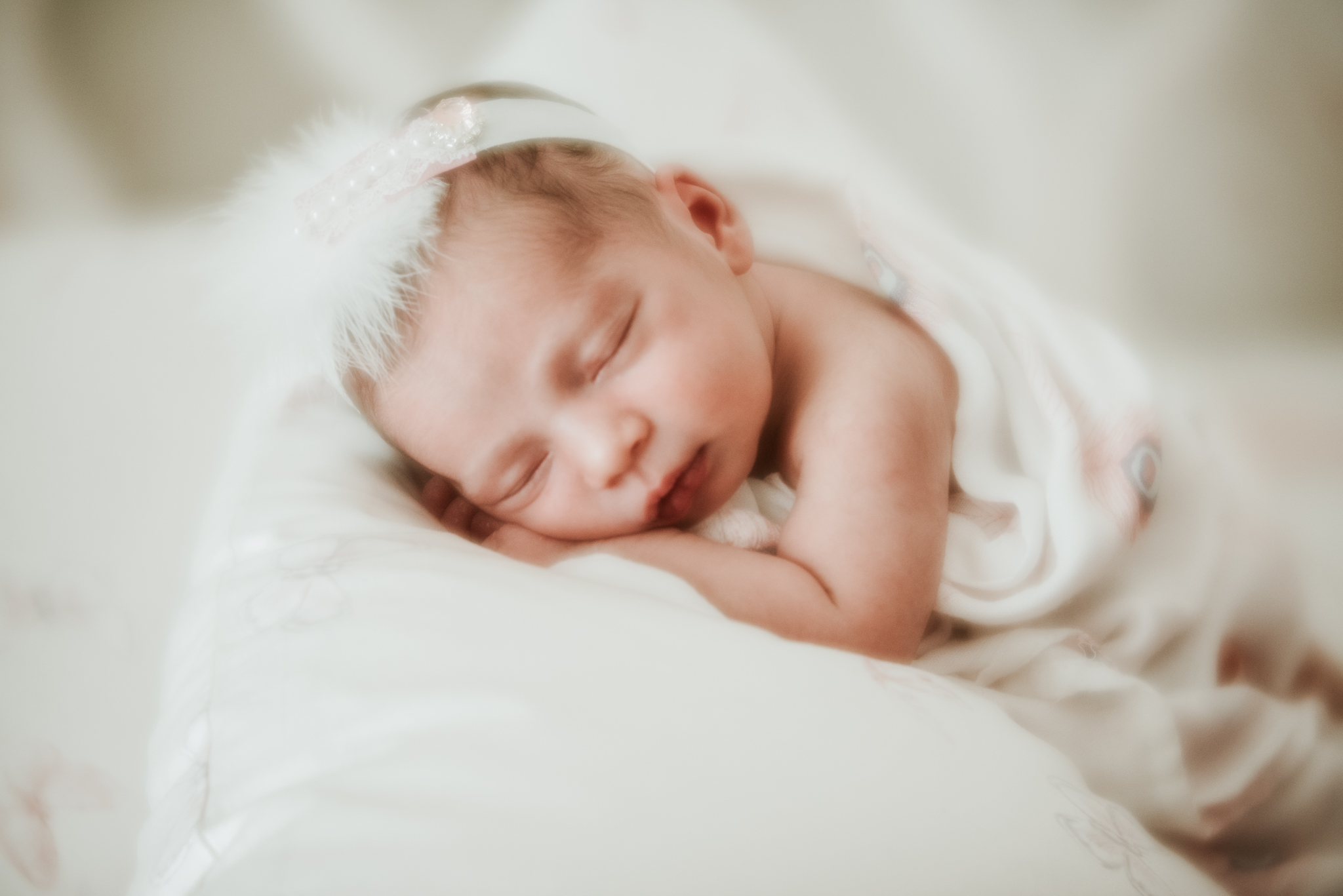 Lana-Photographs-Dubai-Newborn-Photographer-Thuraya-16.jpg