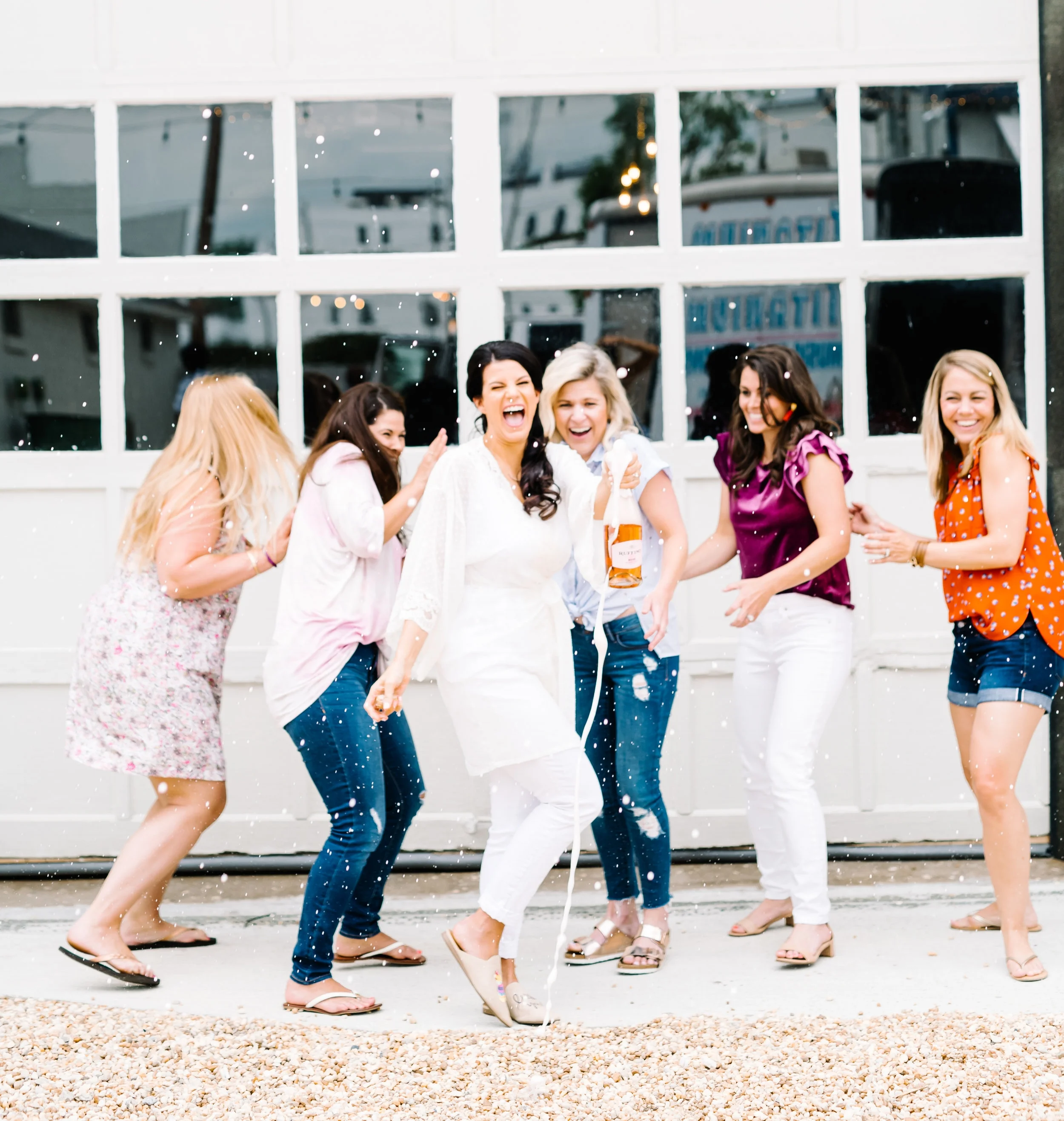 Southerly Bride Tyler & her bridesmaids. photo credit: Hannah Miller Photography