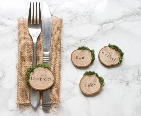 Unique-Table-Place-Cards-5-moss-plaques.jpg