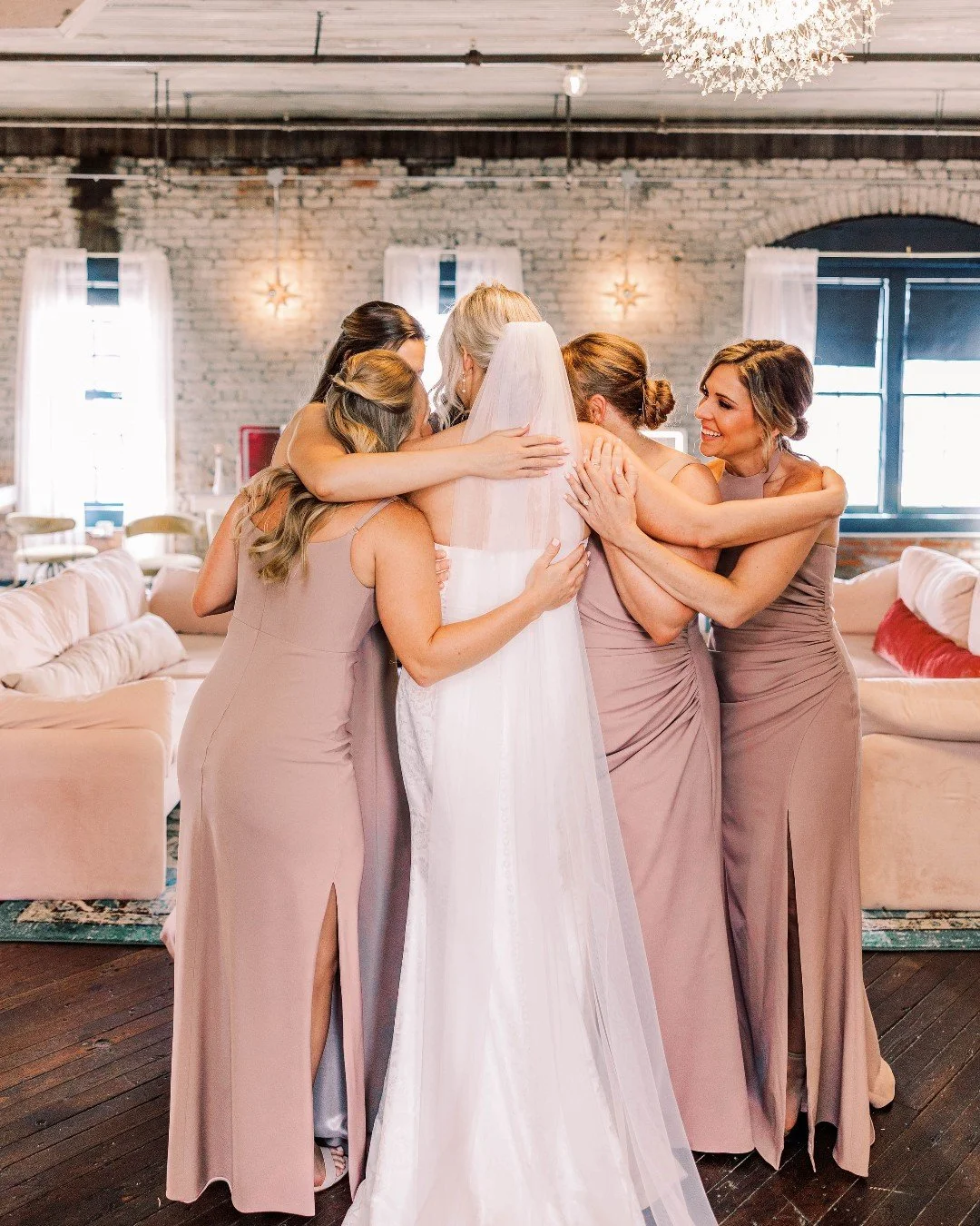 Here's to the girls who make Wedding Days even sweeter. 🤍

Micah Warren spent her Wedding Morning surrounded by her favorite people, and our Bridal Suite was just the place to be&mdash;laughing, popping champagne, sharing memories, and soaking in ev