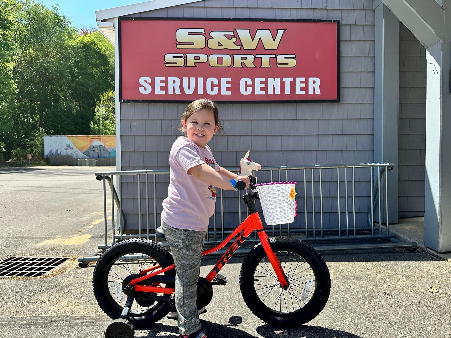 Thank you for coming to visit us today, Ava! We hope you love your sweet new bike! 

#morekidsonbikes #concordnhlife #supportyourlocalbikeshop