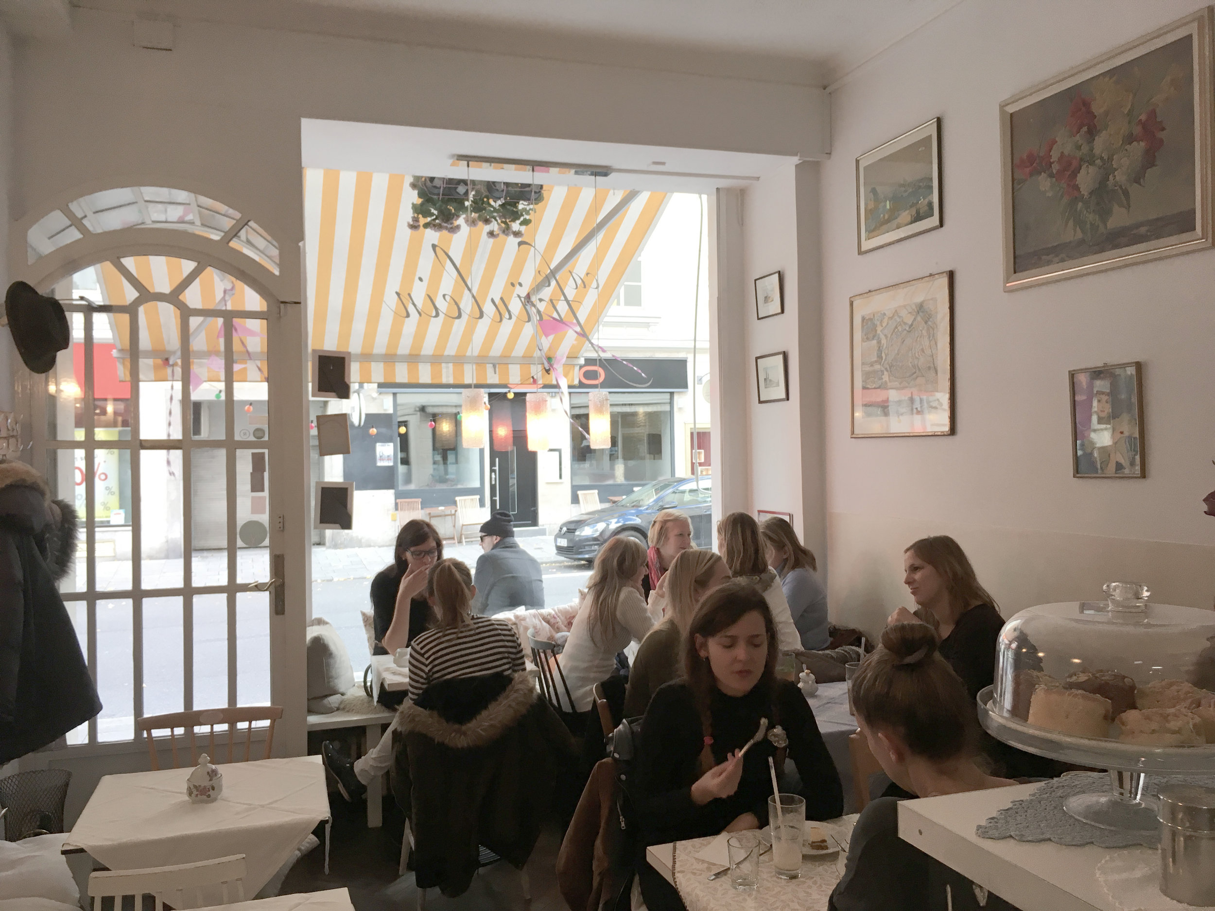 Auf diesem Bild hat sich auch Peter, der Inhaber des Café Fräulein, "versteckt".