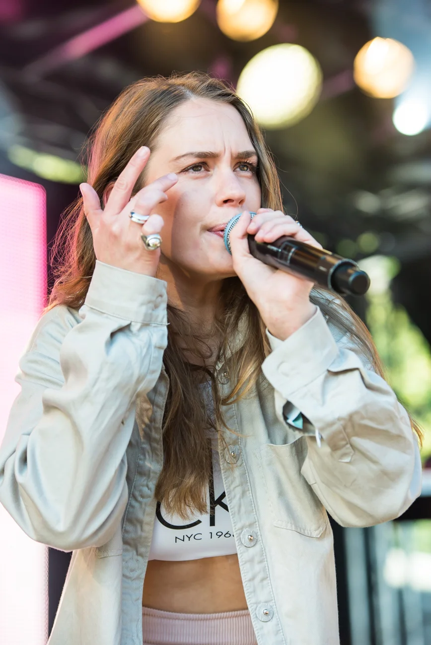 AnnaOfTheNorth-4.jpg