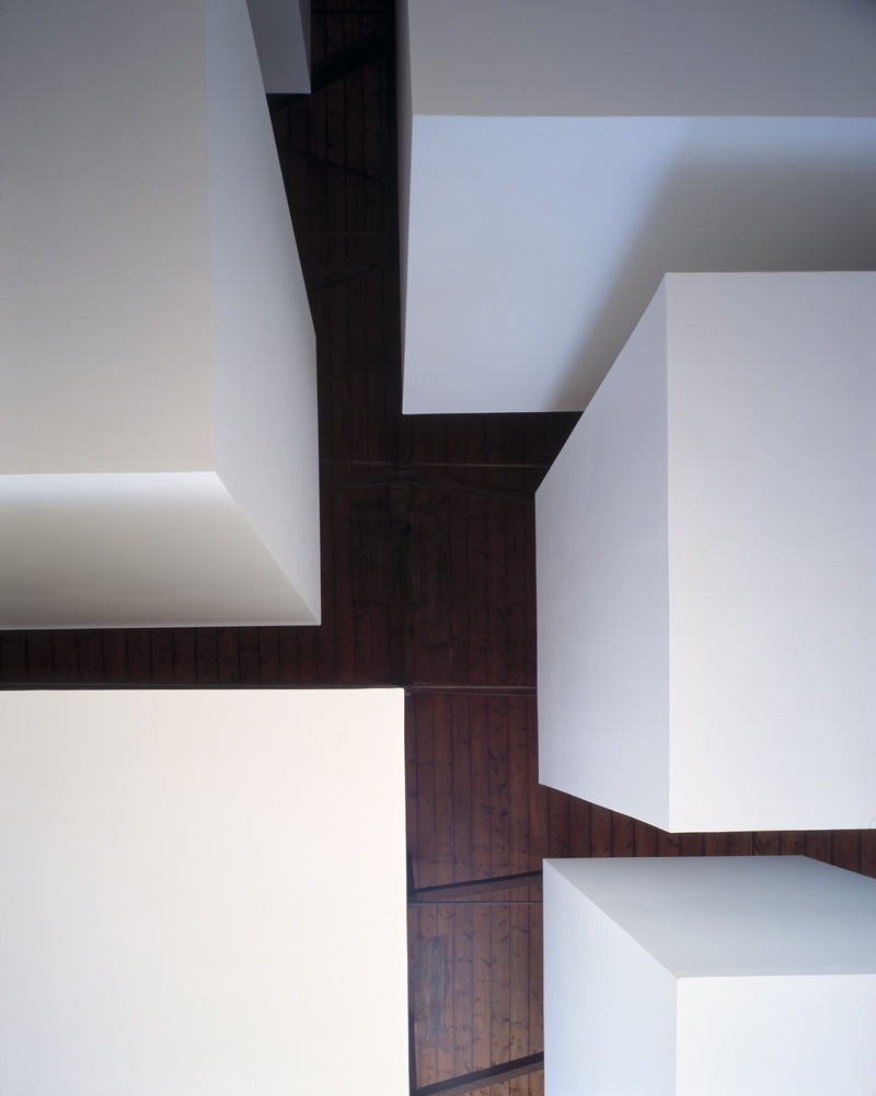 House in Azeitao by Aires Mateus. Photo copyrighted by Daniel Malhao. Courtesy of ArchDaily.