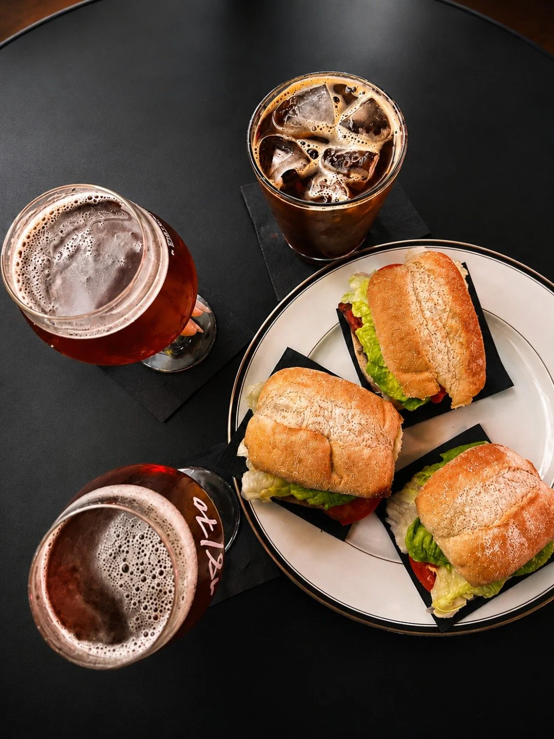 &iquest;Fernet y chori?
No queremos influir en tus decisiones, pero&hellip;
se nos ocurren pocos planes mejor que este.

...

Fernet and chori?
We don&rsquo;t want to influence your decisions, but&hellip;
we can think of very few plans better than th