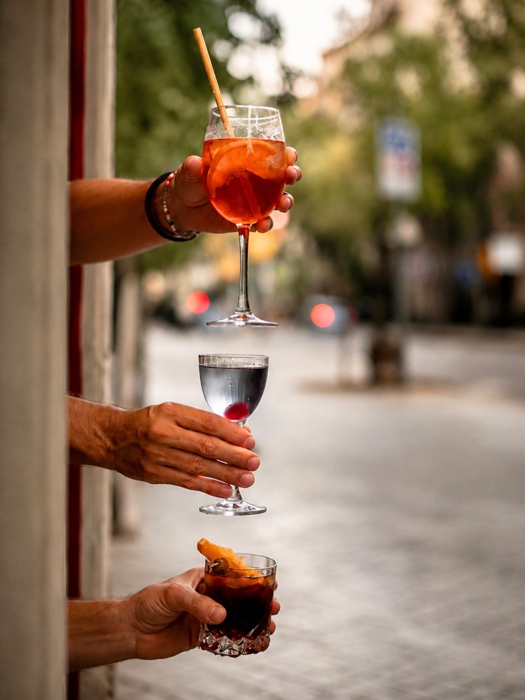 Cuando las copas salen a tu encuentro...
est&aacute; feo hacerlas esperar.

...

When the drinks come to you...
The least you can do is not keep them waiting.