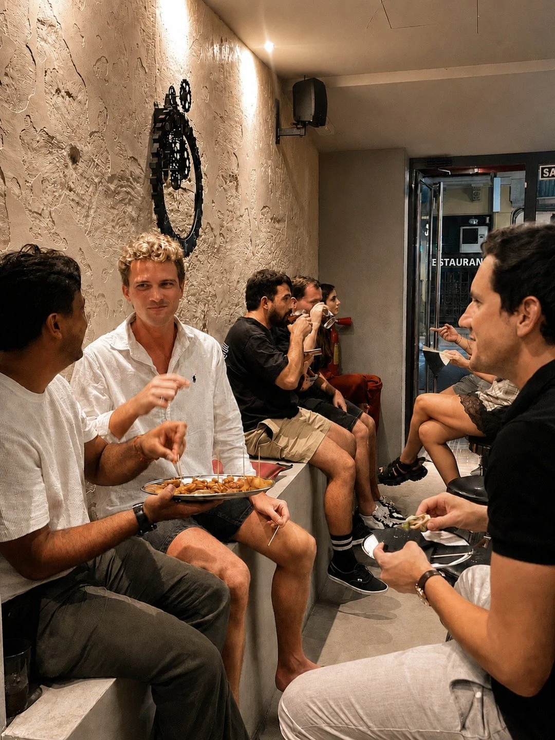 El Quinto, en su h&aacute;bitat natural: con mucha gente.
La cantidad justa para buenas historias.

...

El Quinto, in its natural habitat: Plenty of people.
Just the right amount for good stories.