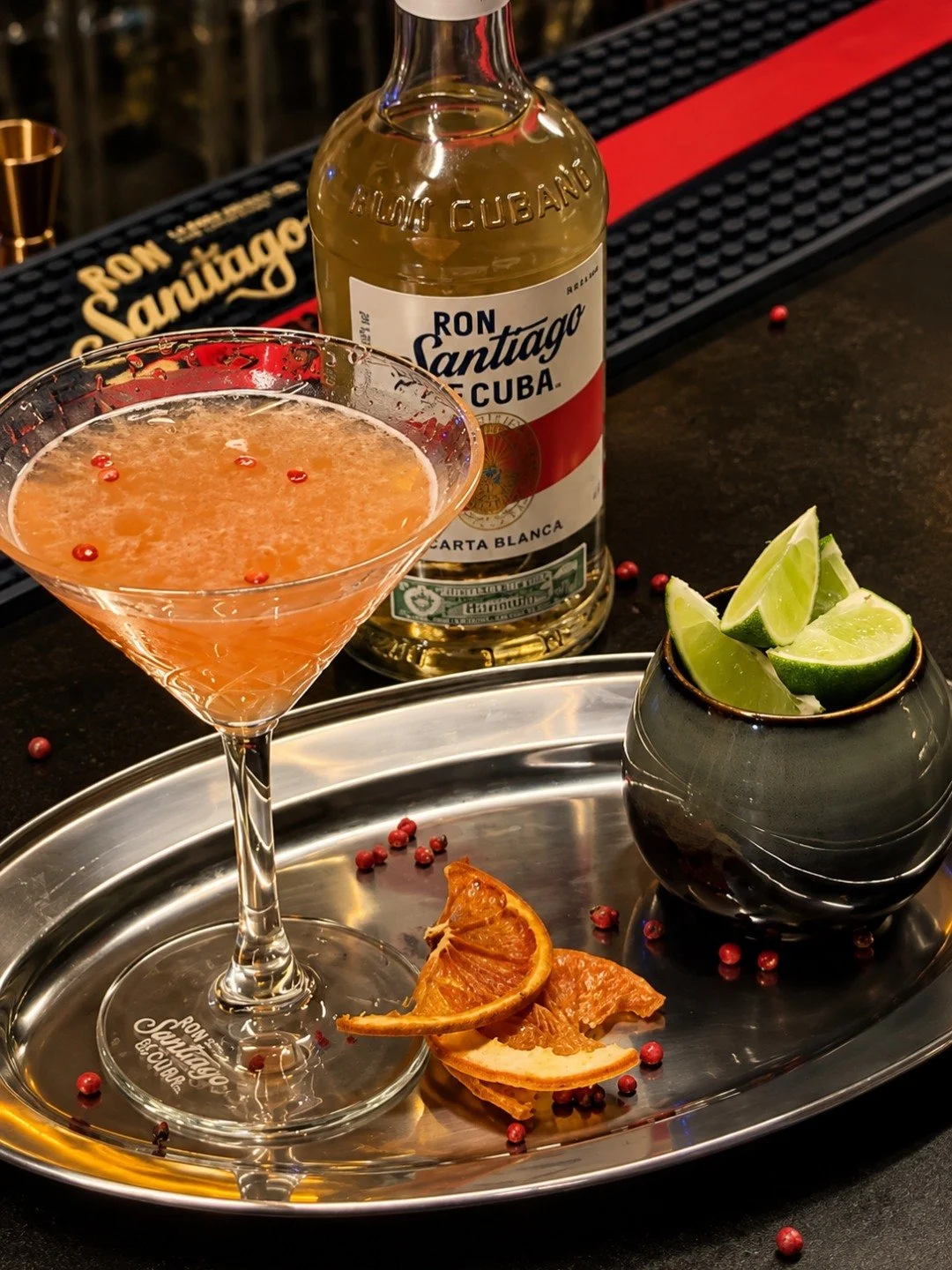 La receta perfecta: Una mezcla de buenas intenciones y malas influencias.

...

The perfect recipe: A mix of good intentions and bad influences.