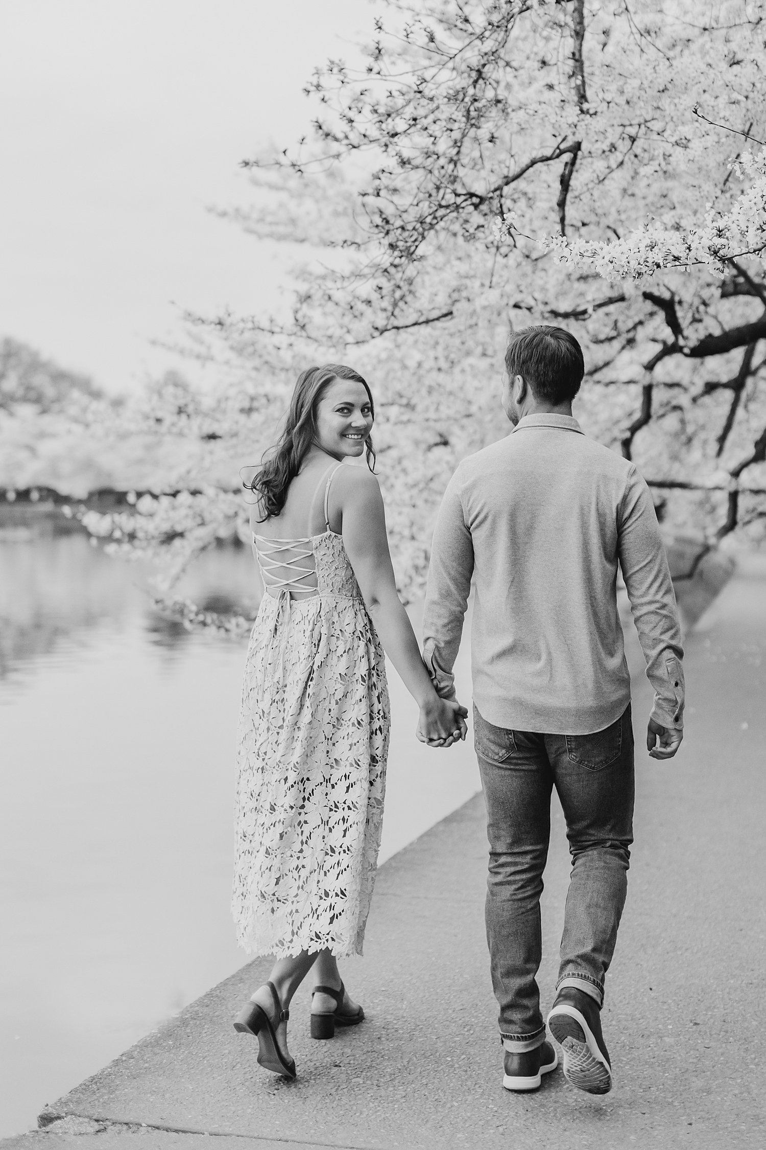 sarah-schmidt-photography-dc-wedding-photographer-tidal-basin-cherry-blossom-engagement-session_0004.jpg