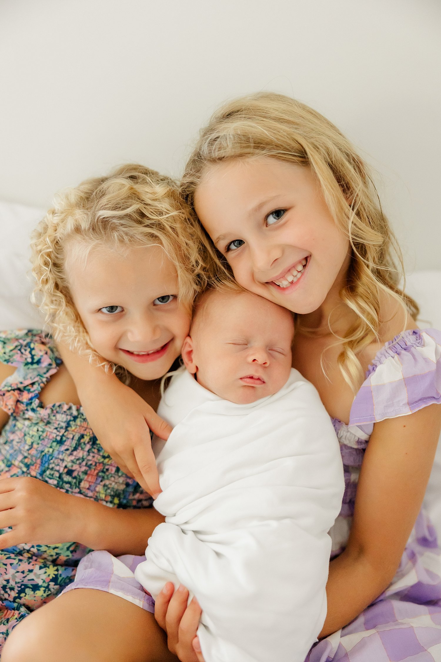 sarah-schmidt-photography-virginia-newborn-photographer-outdoor-newborn-session-with-siblings_0008.jpg