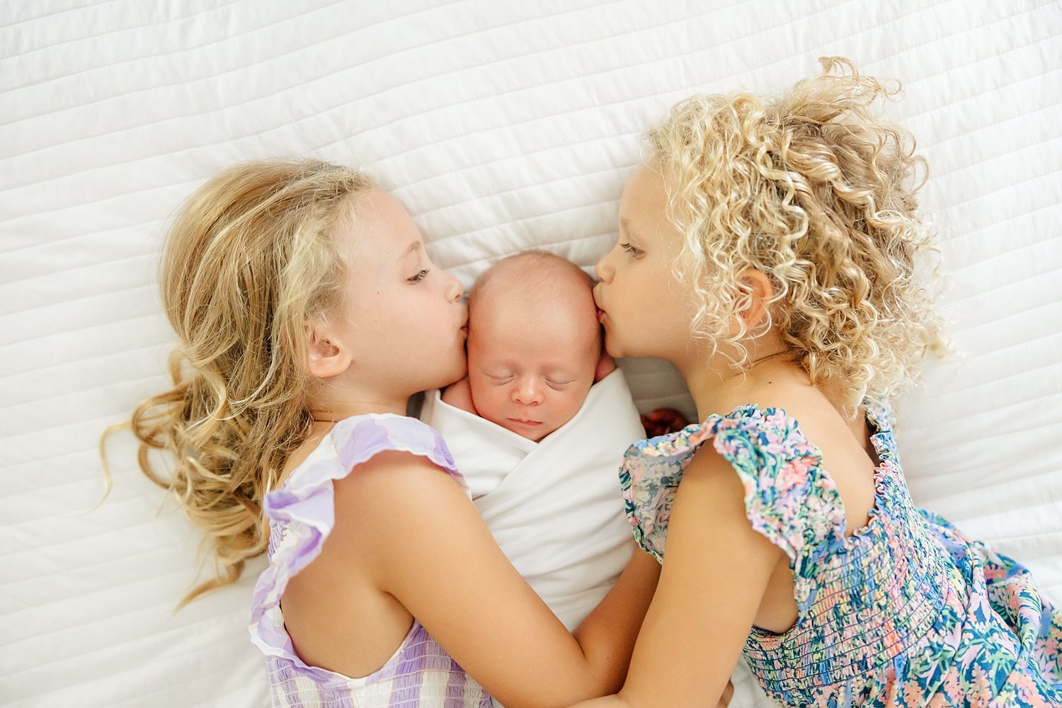 sarah-schmidt-photography-virginia-newborn-photographer-outdoor-newborn-session-with-siblings_0028.jpg