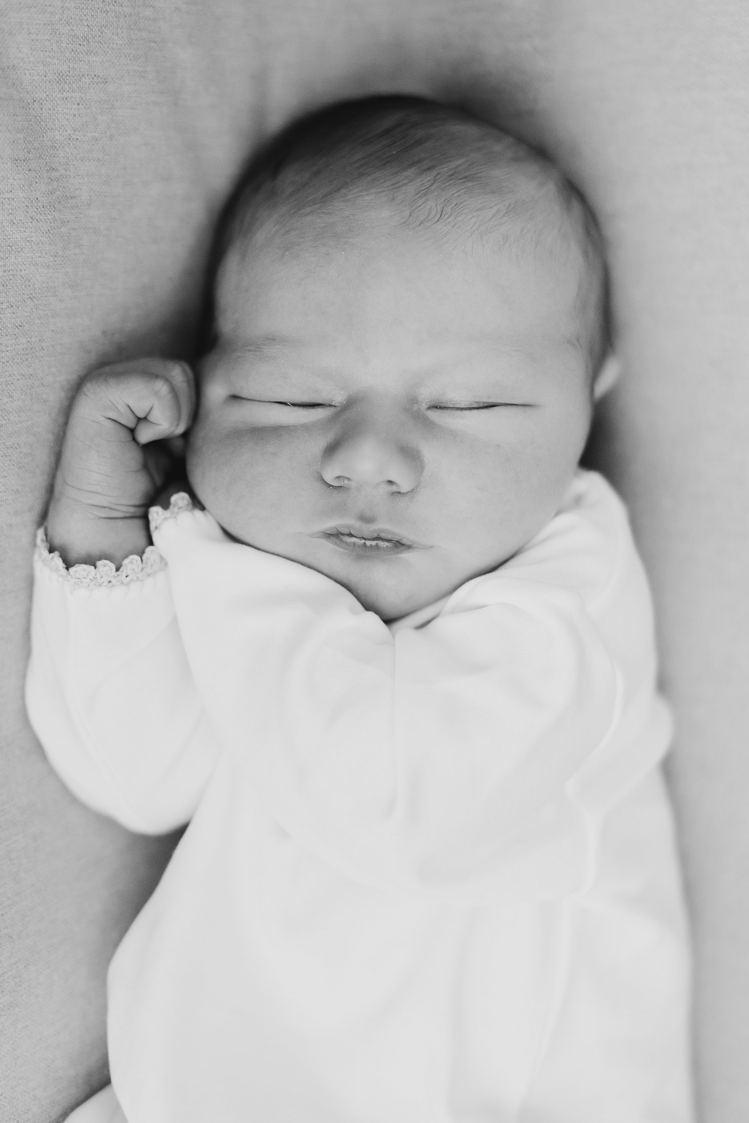 sarah-schmidt-photography-virginia-newborn-photographer-elegant-in-home-lifestyle-newborn-session-with-golden-retriever_0042.jpg