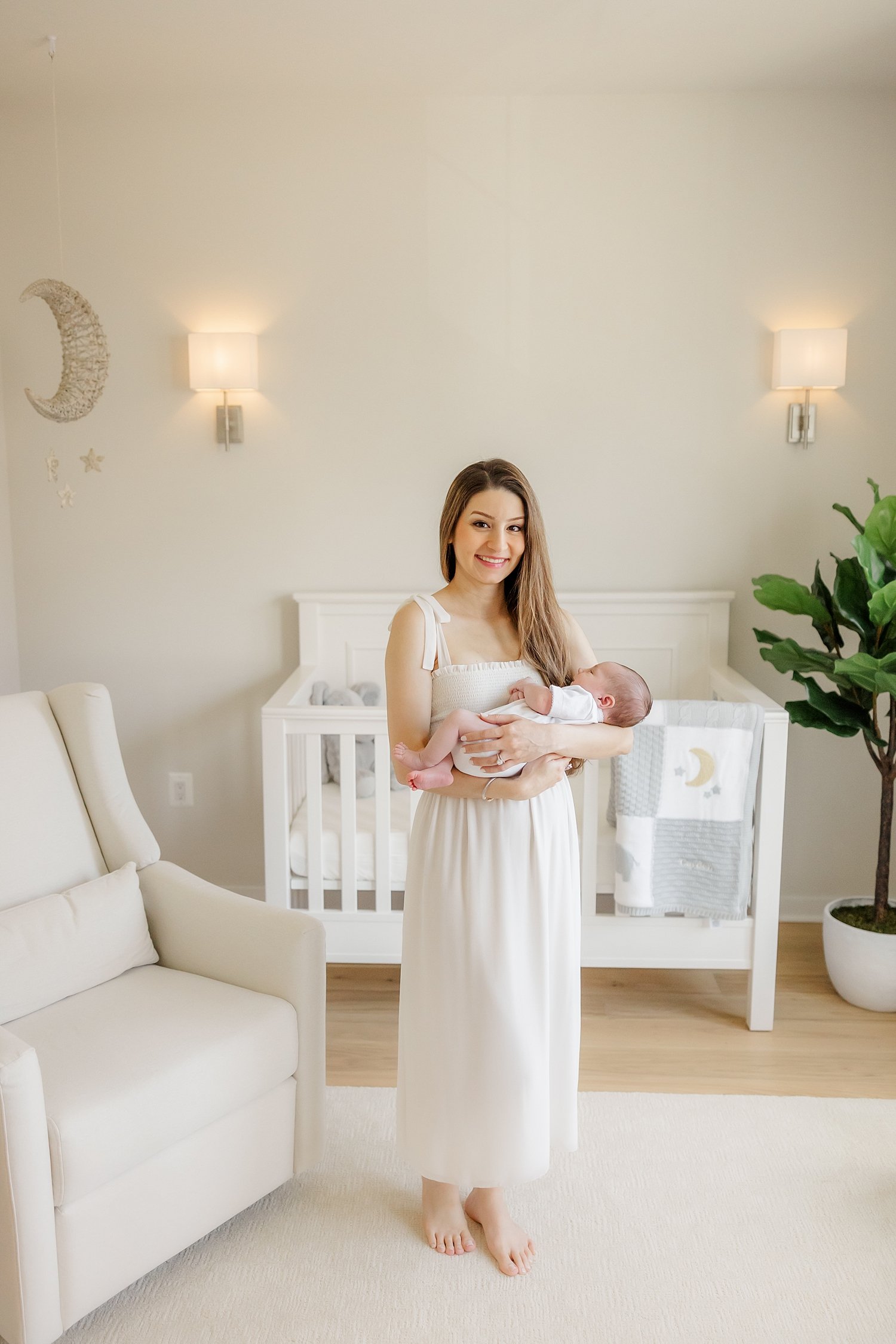 sarah-schmidt-photography-virginia-newborn-photographer-casual-natural-light-in-home-lifestyle-first-time-parent-newborn-session_0068.jpg
