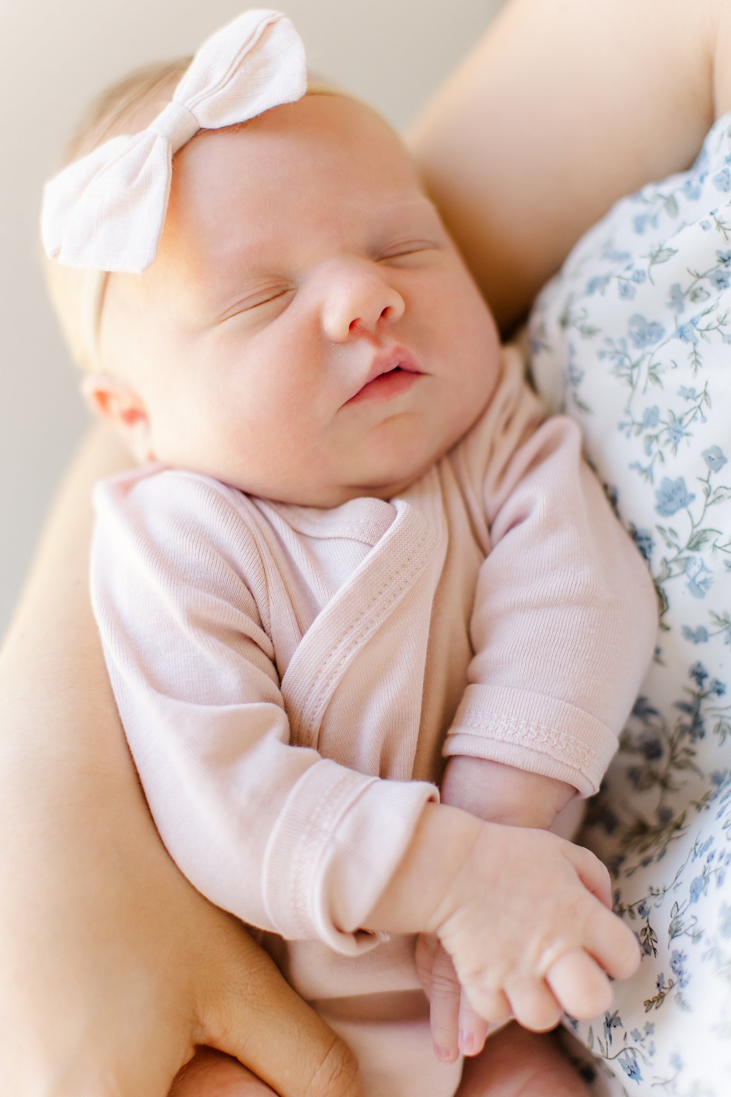 sarah-schmidt-photography-virginia-newborn-photographer-in-home-lifestyle-newborn-session-with-third-child_0027.jpg