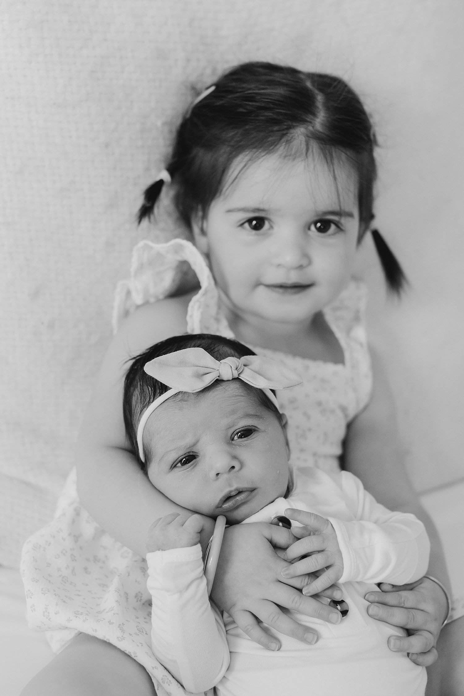 sarah-schmidt-photography-virginia-newborn-photographer-in-home-lifestyle-newborn-session-second-daughter-girls_0005.jpg