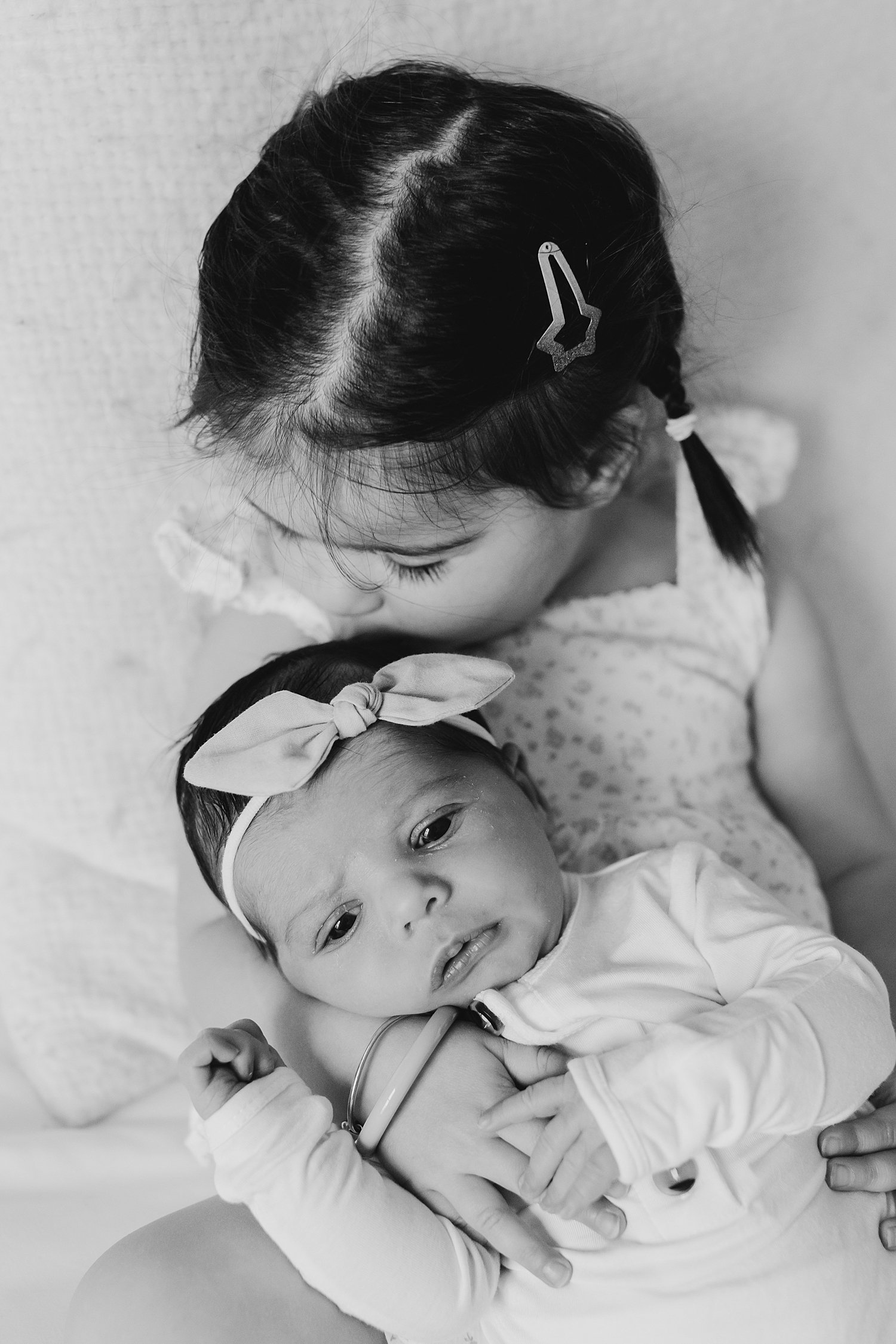 sarah-schmidt-photography-virginia-newborn-photographer-in-home-lifestyle-newborn-session-second-daughter-girls_0006.jpg
