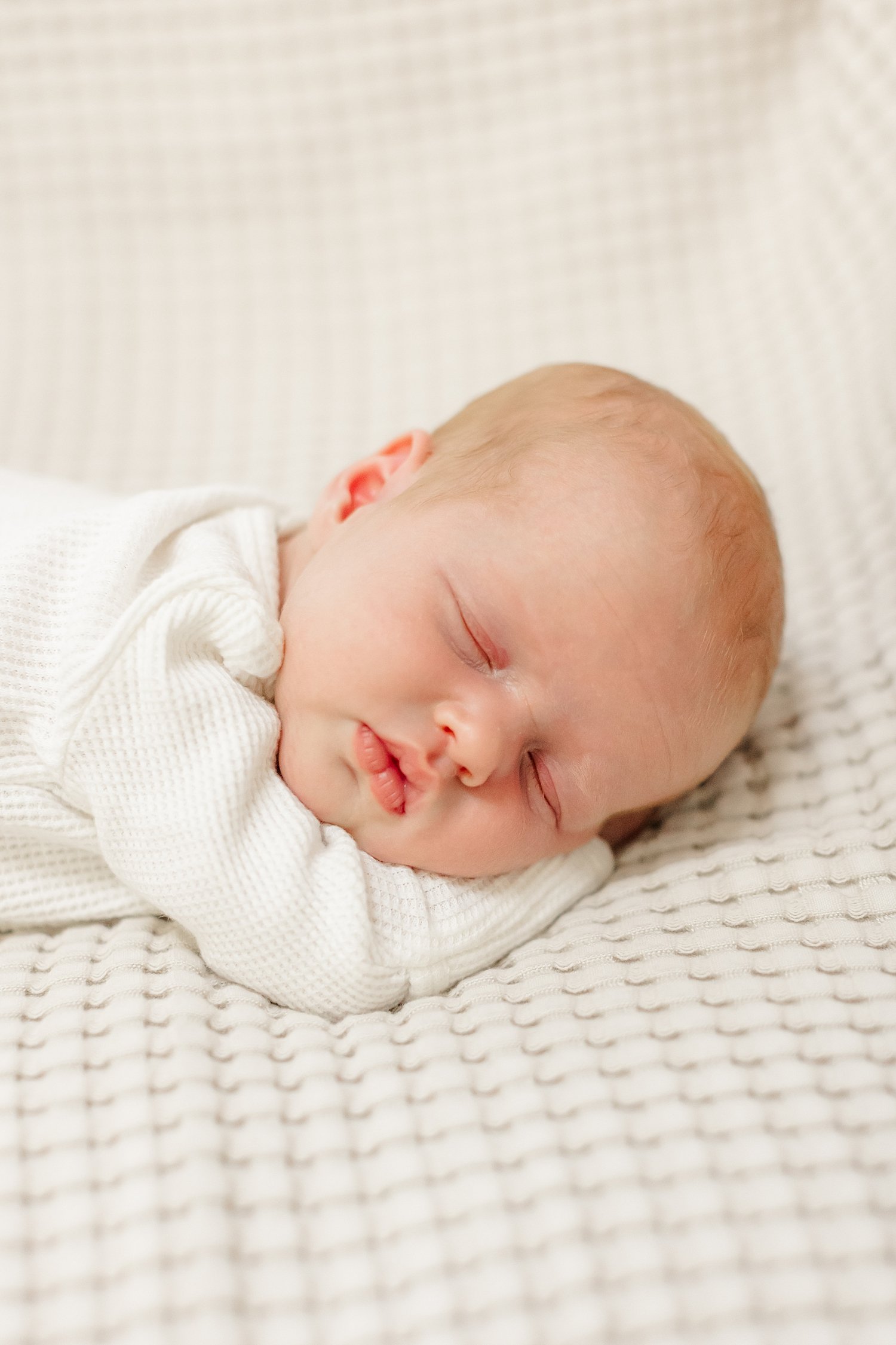sarah-schmidt-photography-virginia-newborn-photographer-natural-light-in-home-newborn-girl-session_0023.jpg