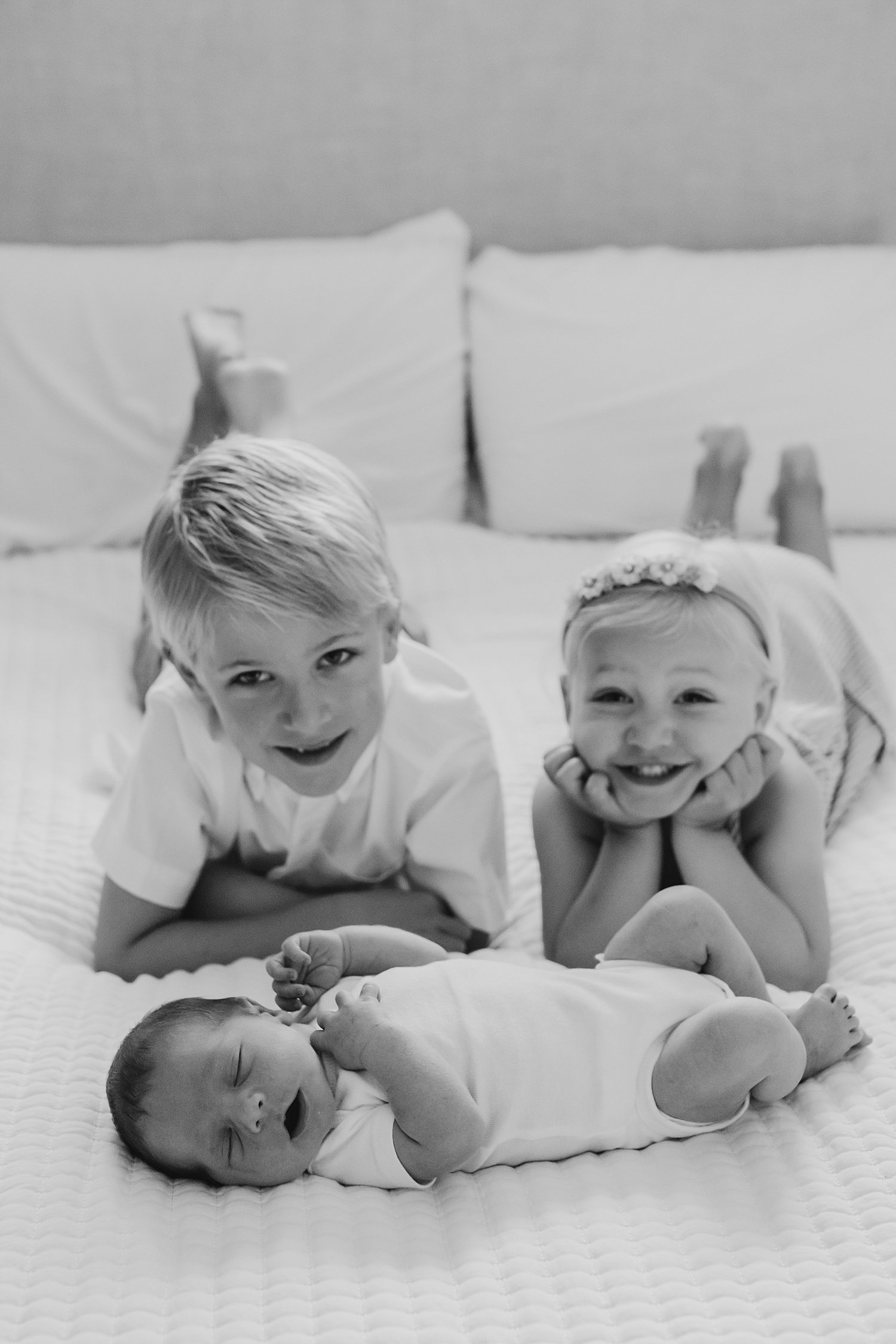 sarah-schmidt-photography-virginia-newborn-photographer-in-home-newborn-boy-session-with-siblings_0016.jpg