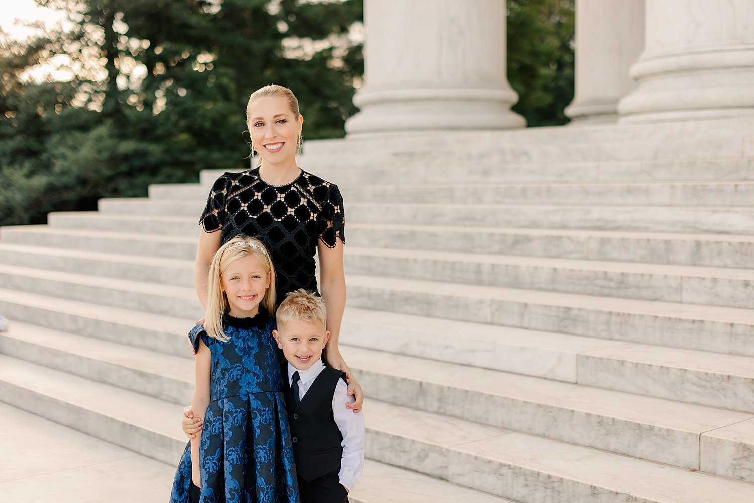 sarah-schmidt-photography-virginia-family-photographer-elegant-lincoln-memorial-family-session_0026.jpg