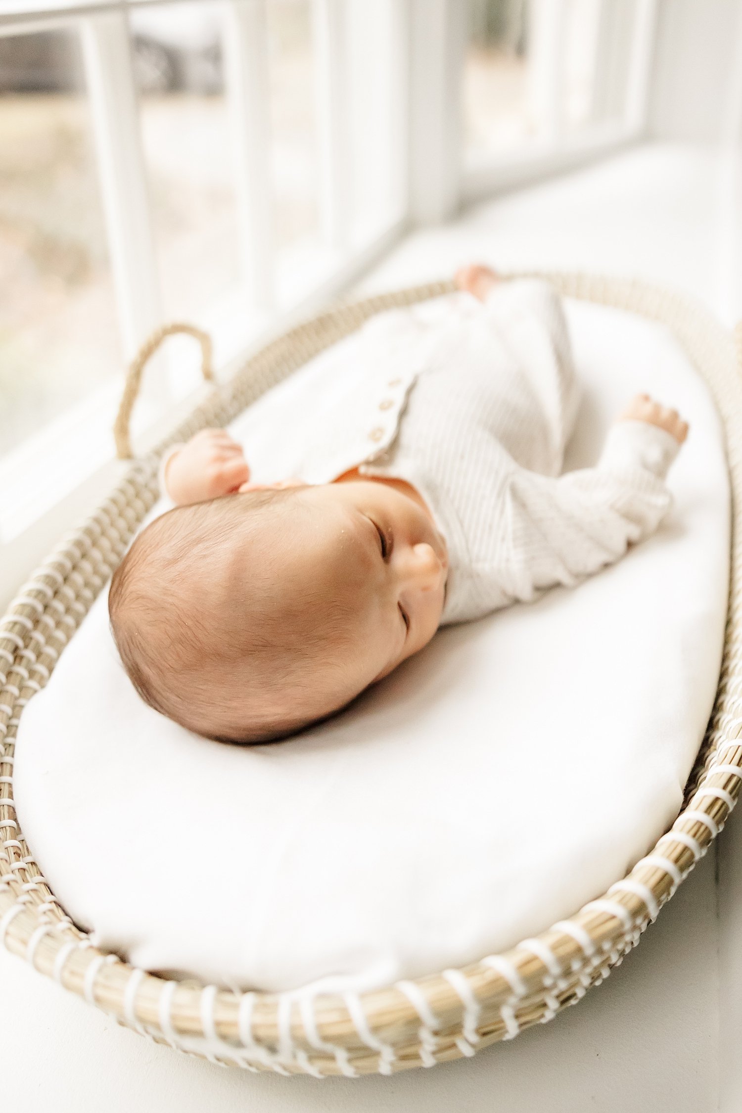 sarah-schmidt-photography-virginia-newborn-photographer-rexlaxed-in-home-lifestyle-newborn-session-boys_0017.jpg