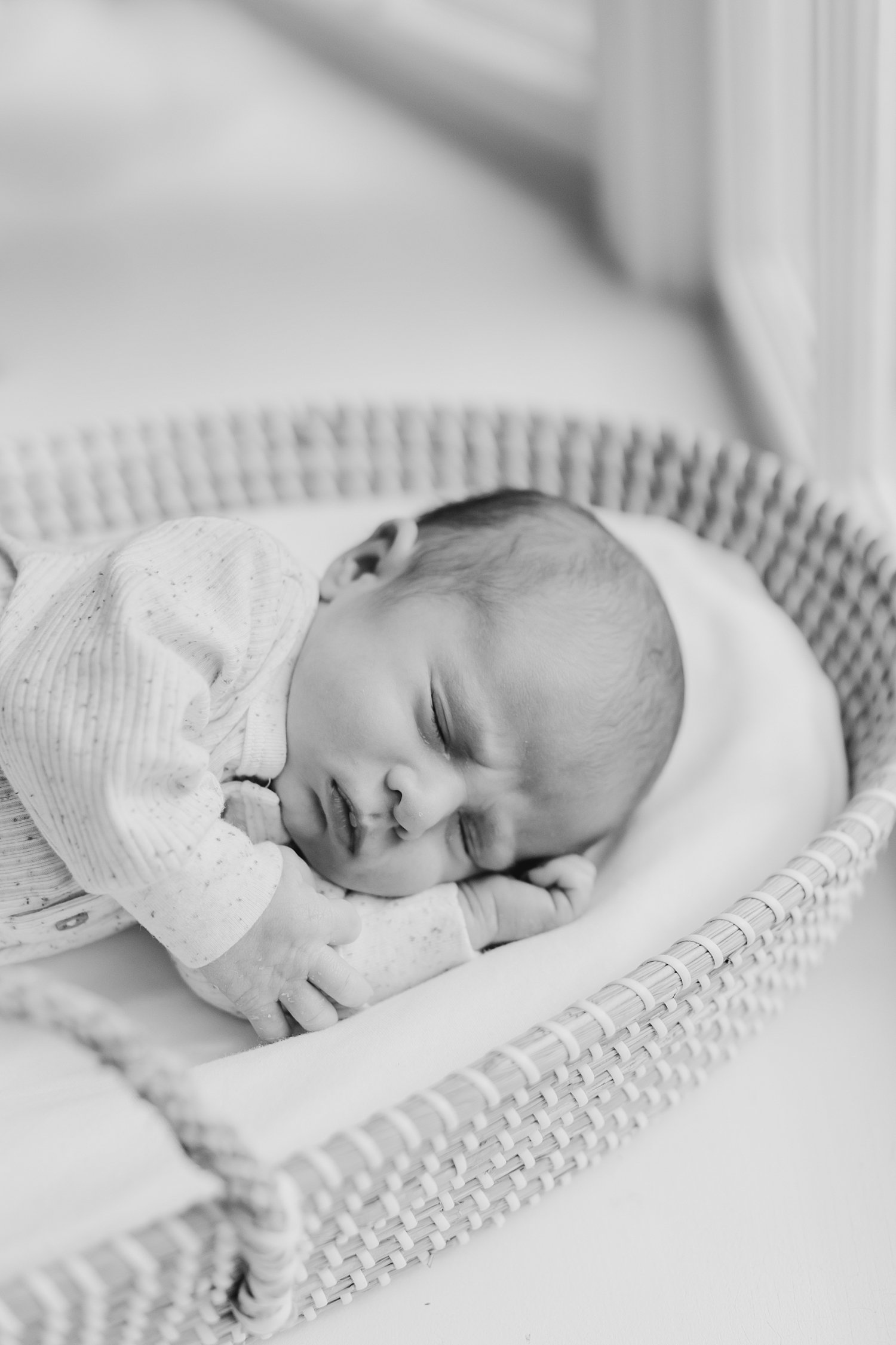 sarah-schmidt-photography-virginia-newborn-photographer-rexlaxed-in-home-lifestyle-newborn-session-boys_0044.jpg