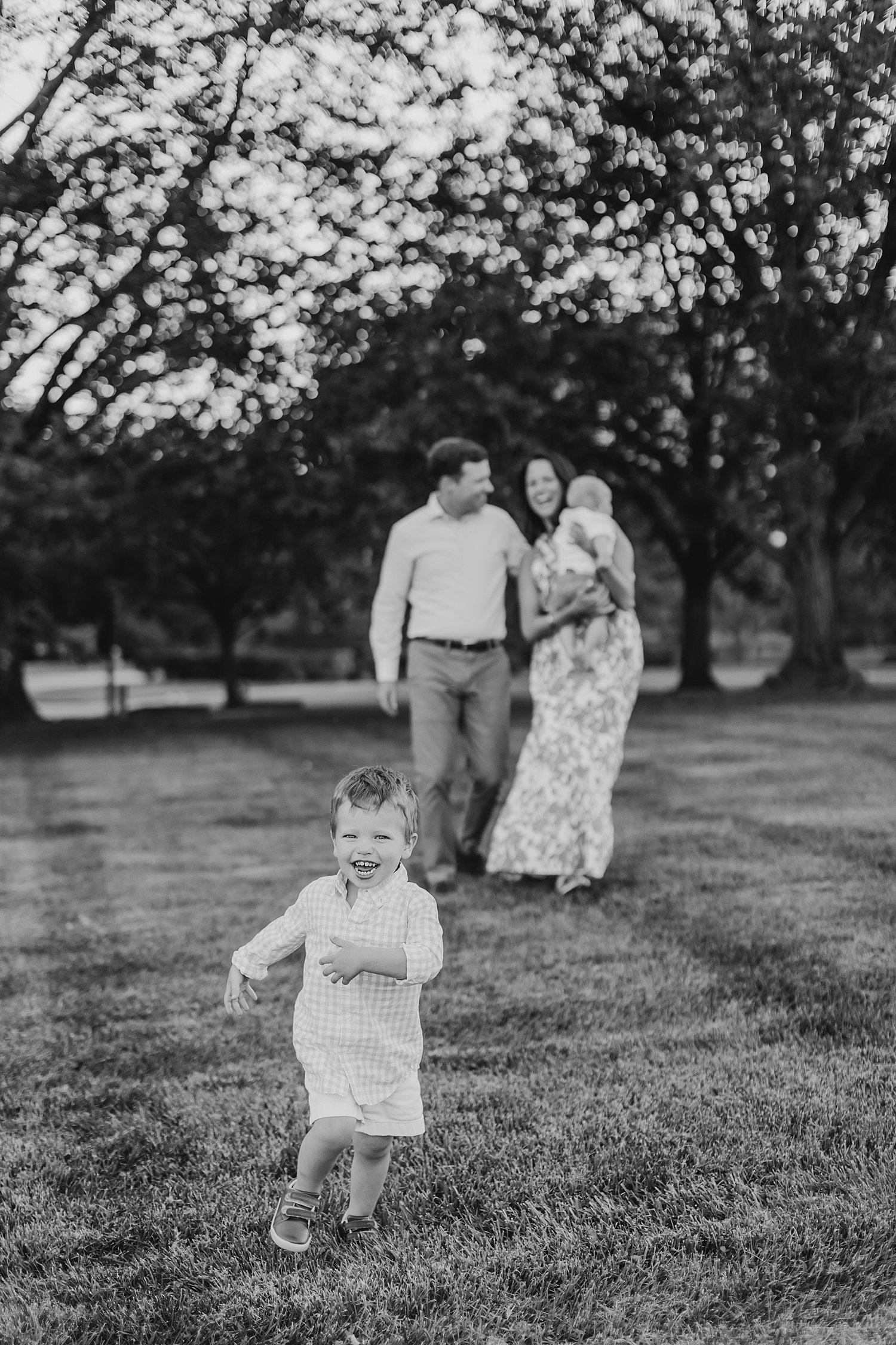 sarah-schmidt-photography-virginia-family-photographer-september-outdoor-family-session-with-drinks_0006.jpg