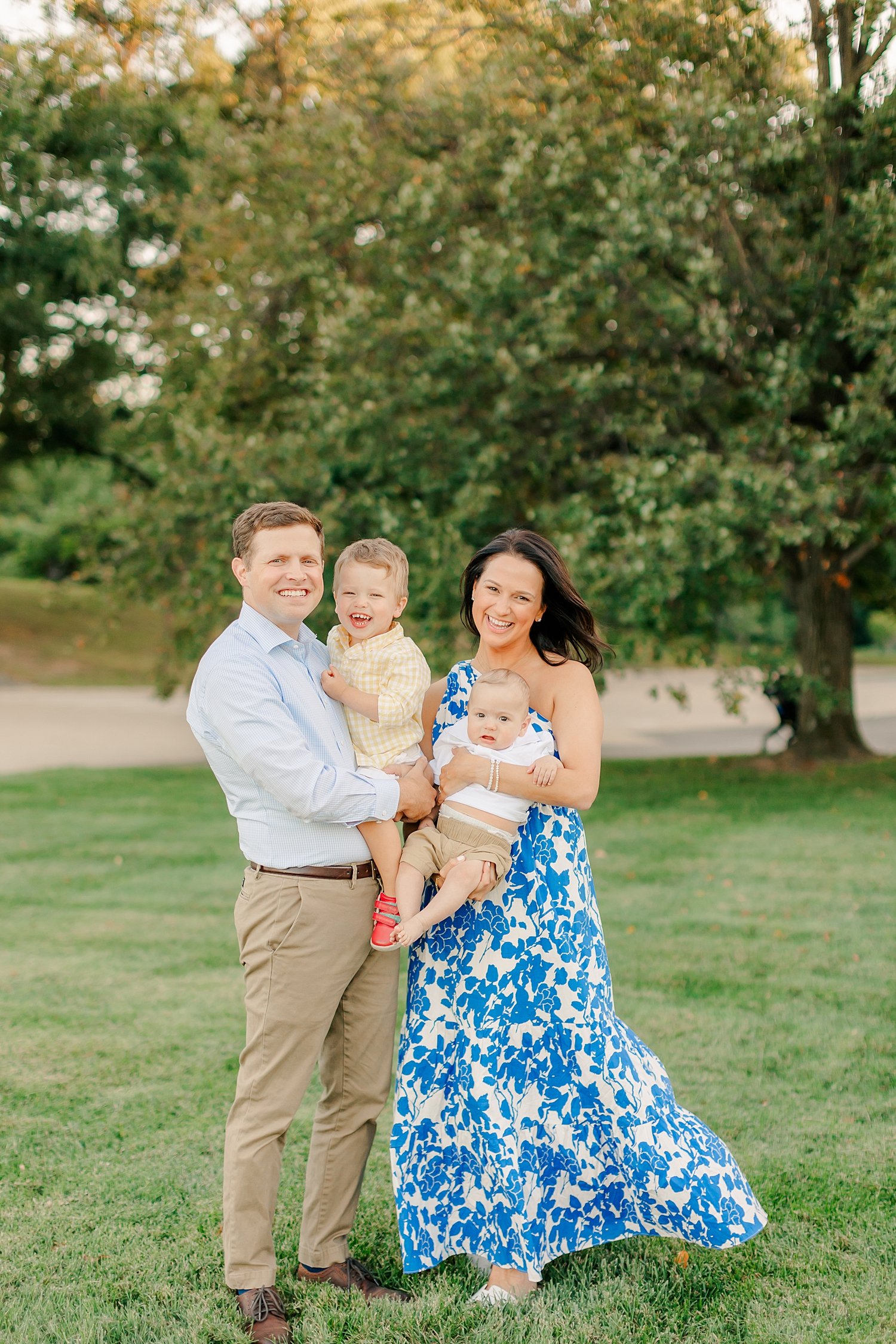 sarah-schmidt-photography-virginia-family-photographer-september-outdoor-family-session-with-drinks_0008.jpg