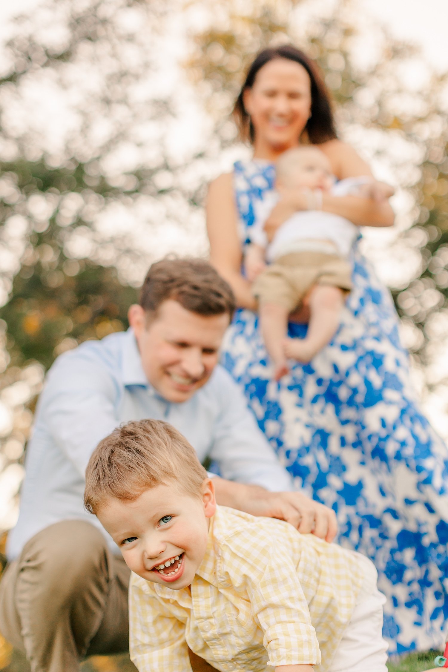 sarah-schmidt-photography-virginia-family-photographer-september-outdoor-family-session-with-drinks_0015.jpg